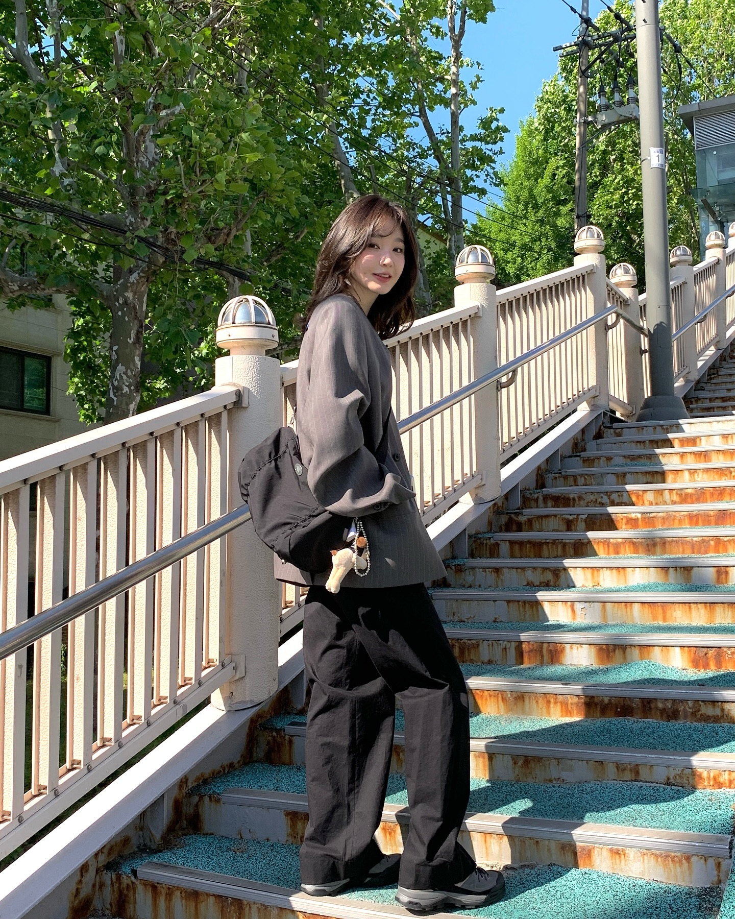 겨울 아우터 속 얇은 블레이저🖤
출근룩부터 데일리룩까지 활용하기 좋은 블레이저 자켓✨ 이미지6