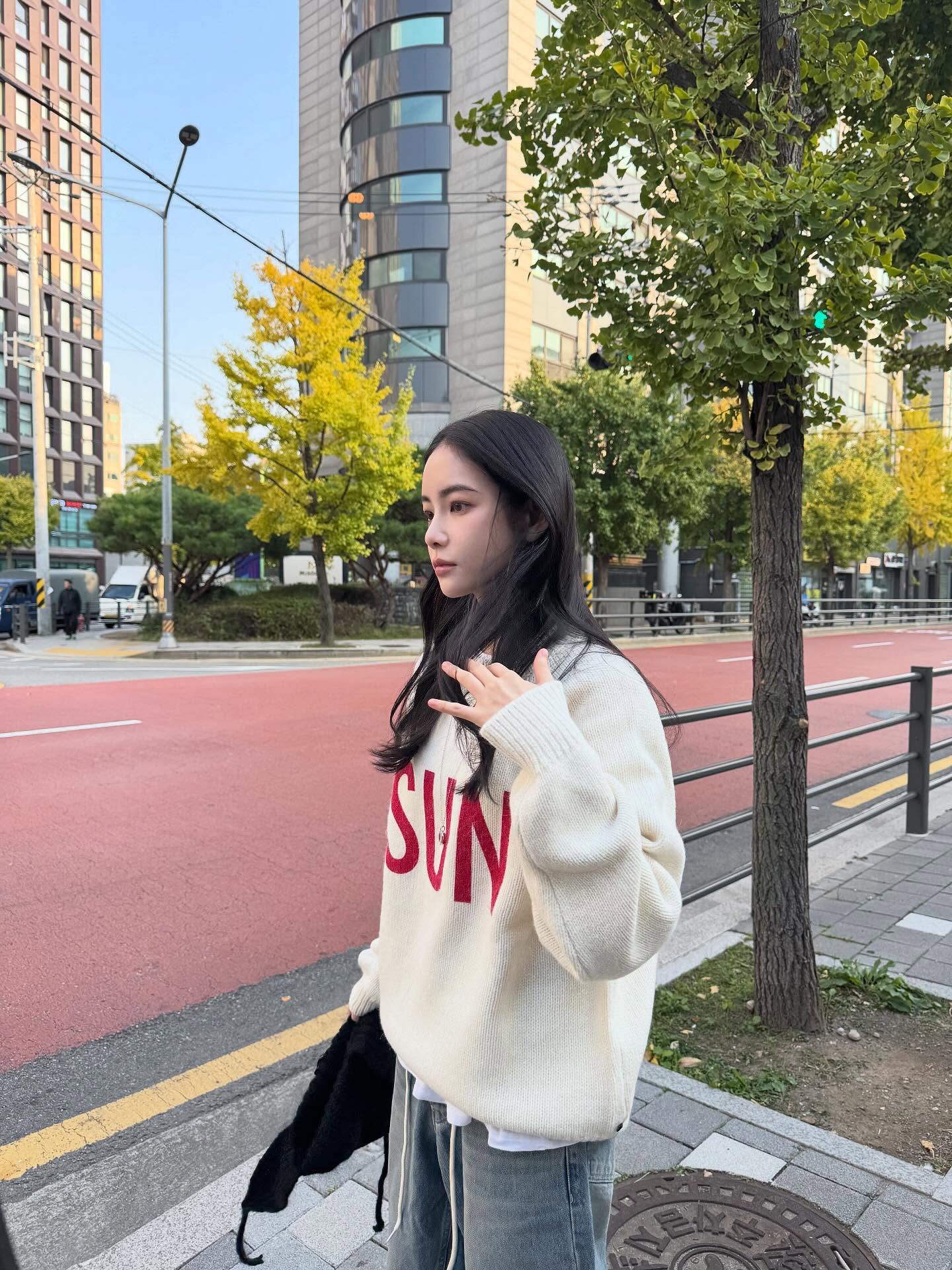 겨울엔 아방한 두꺼운 니트🤍
하나만 입어도 포근함 가득한 데일리룩 완성❄️✨ 이미지