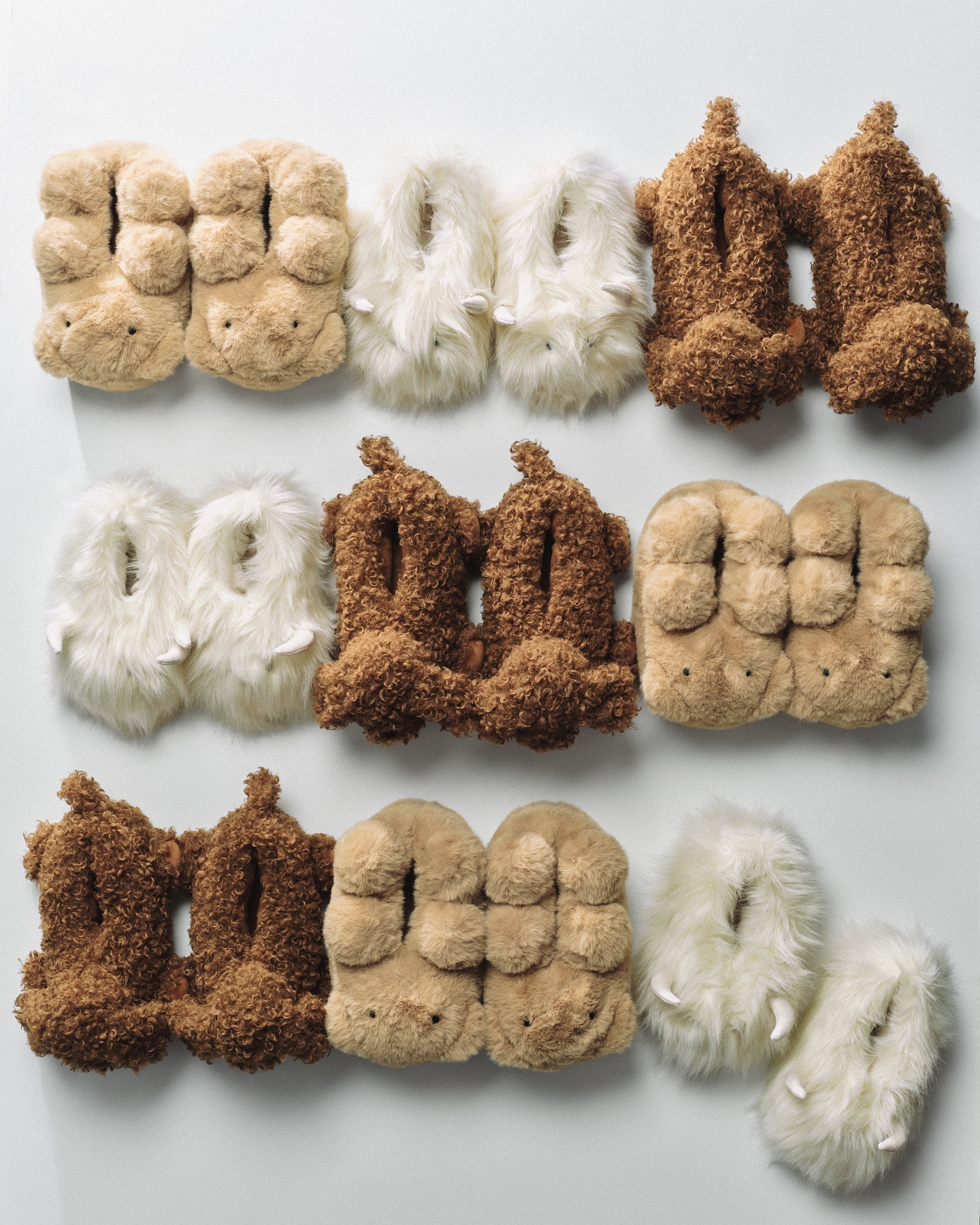 이렇게 귀여운 털신 봤어?🧸
요즘 누가 이렇게 귀여운 스킴스 슬리퍼 안 신어?💓 이미지1