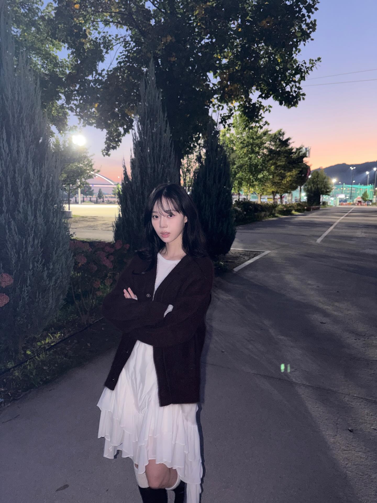 미디스트의 귀환이랄까🤎
올가을 트렌드 미디스커트로 가을 데일리룩 완성✨🍁 이미지5