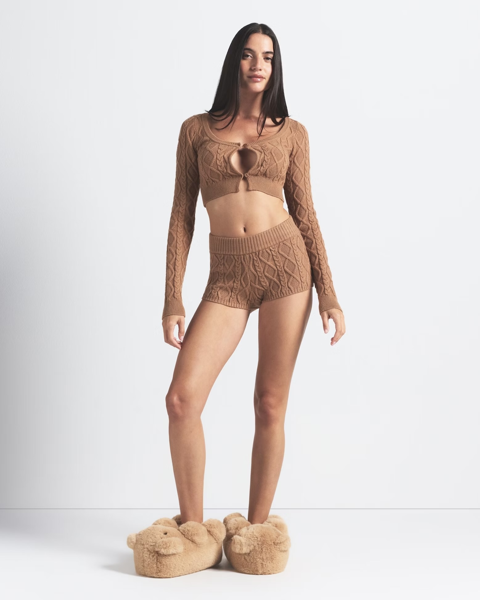 이렇게 귀여운 털신 봤어?🧸
요즘 누가 이렇게 귀여운 스킴스 슬리퍼 안 신어?💓 이미지3