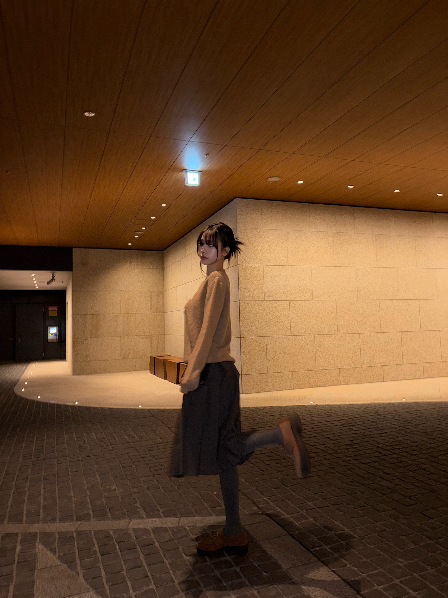 미디스트의 귀환이랄까🤎
올가을 트렌드 미디스커트로 가을 데일리룩 완성✨🍁 이미지2