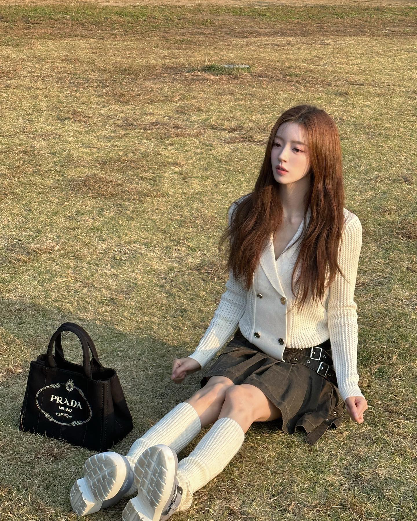 미디스트의 귀환이랄까🤎
올가을 트렌드 미디스커트로 가을 데일리룩 완성✨🍁 이미지7