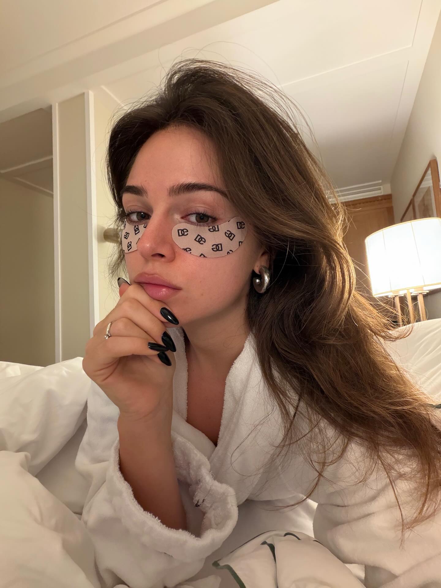 눈밑까지 휴식이 필요해🩹
쿨링감으로 붓기 쏙 빼주는 데일리 필수템 이이패치💧✨
이미지1