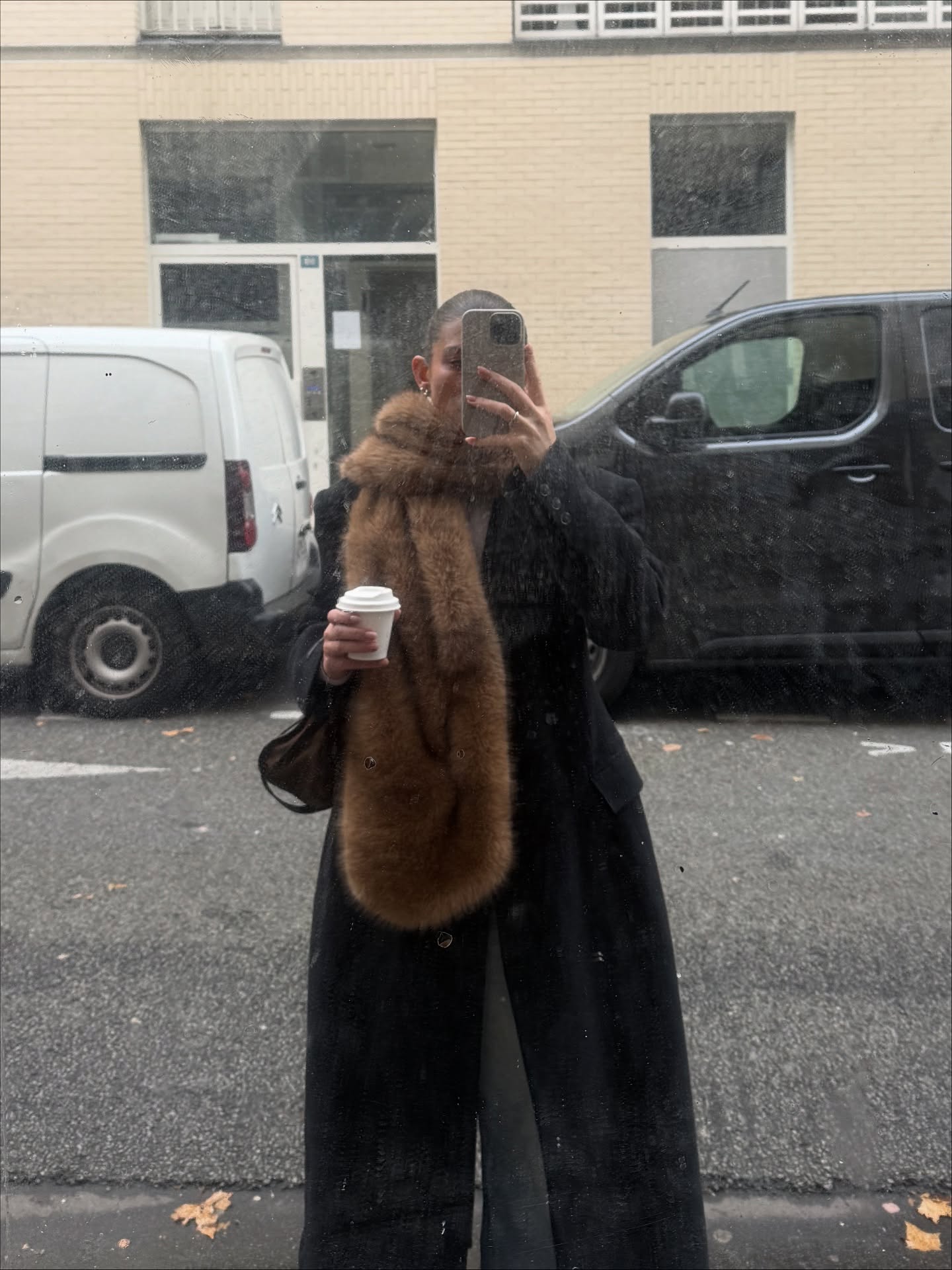 따뜻함은 머플러 하나로 완성🧣
아우터 위에 툭 둘러주면 분위기까지 챙기는 겨울 데일리룩✨ 이미지3