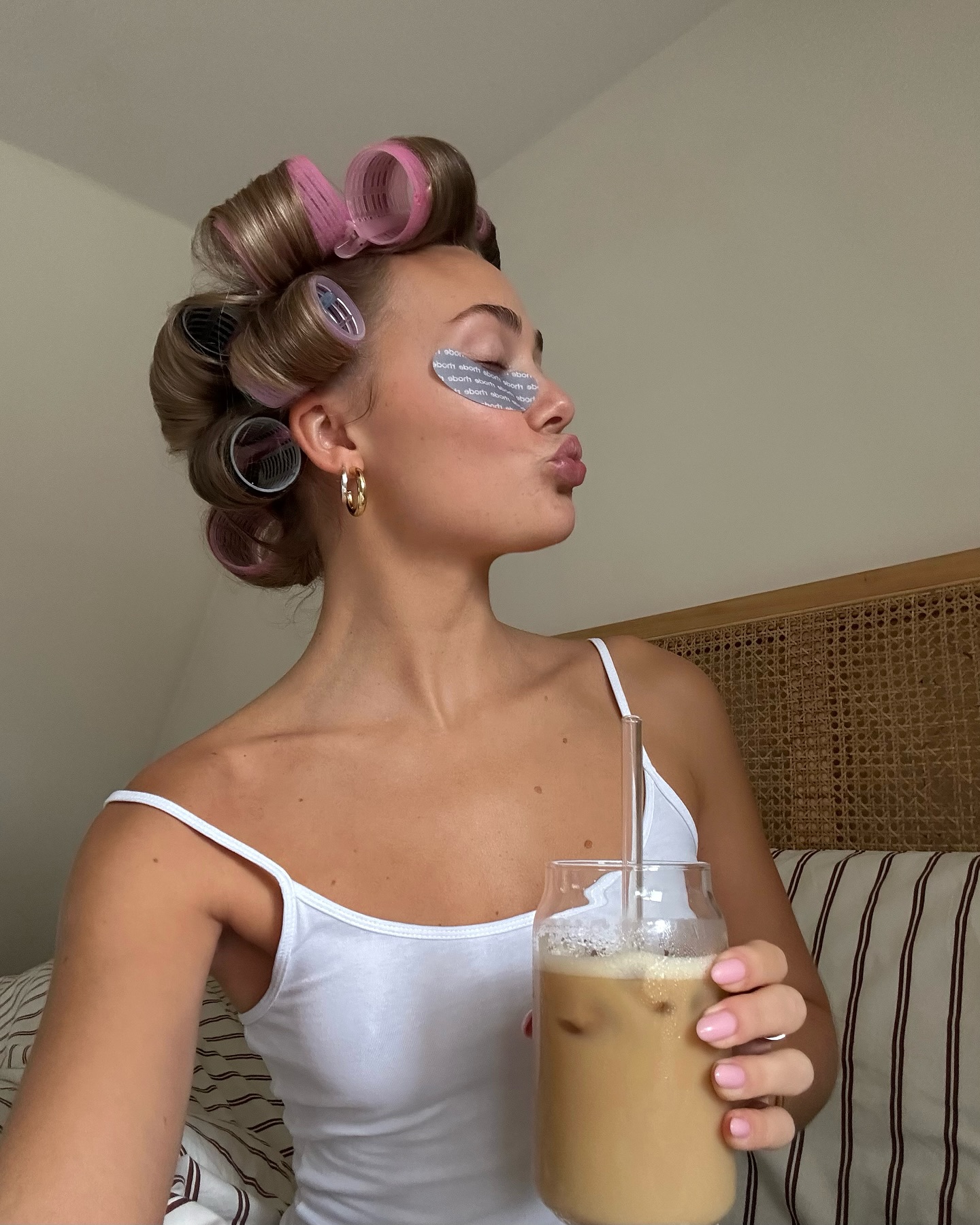 눈밑까지 휴식이 필요해🩹
쿨링감으로 붓기 쏙 빼주는 데일리 필수템 이이패치💧✨
이미지6