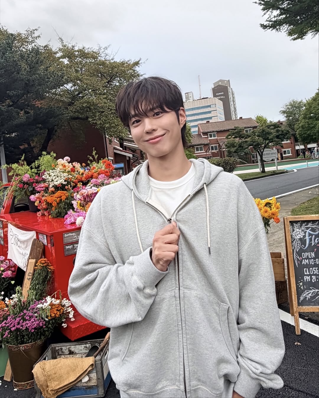 회색 후드 안 하고 뭐하니👻 이미지1