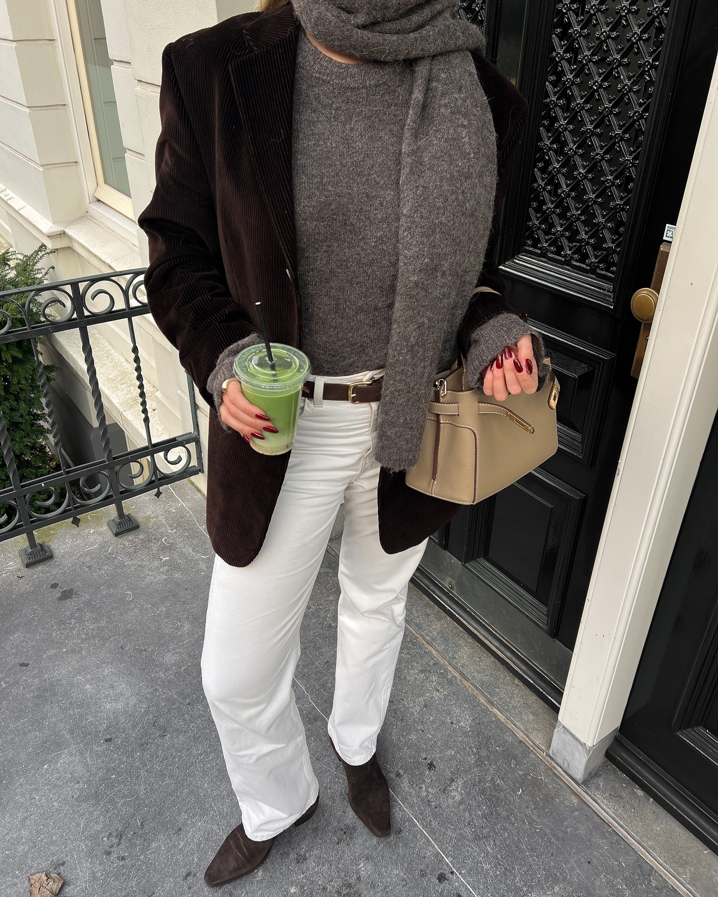 그레이 니트는 역시 화이트야🐇
겨울 미니멀 정석? 그레이 니트와 화이트 스커트나 팬츠 조합🩶🤍 이미지4