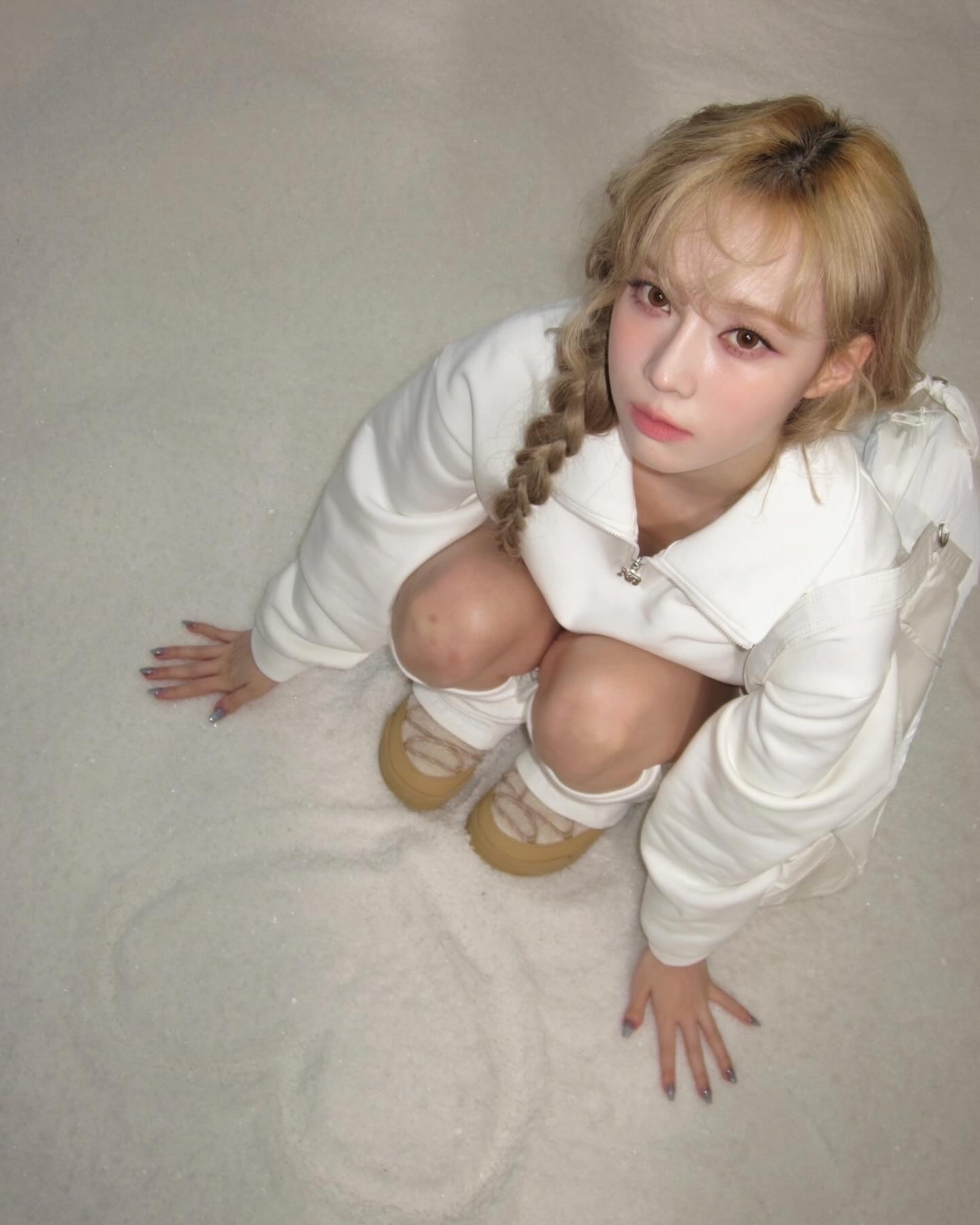 가끔 땋은 머리로, 여리함 가득💓
청순 매력 제대로 살리는 포인트✨💘한 쪽으로 땋아 보자 이미지5