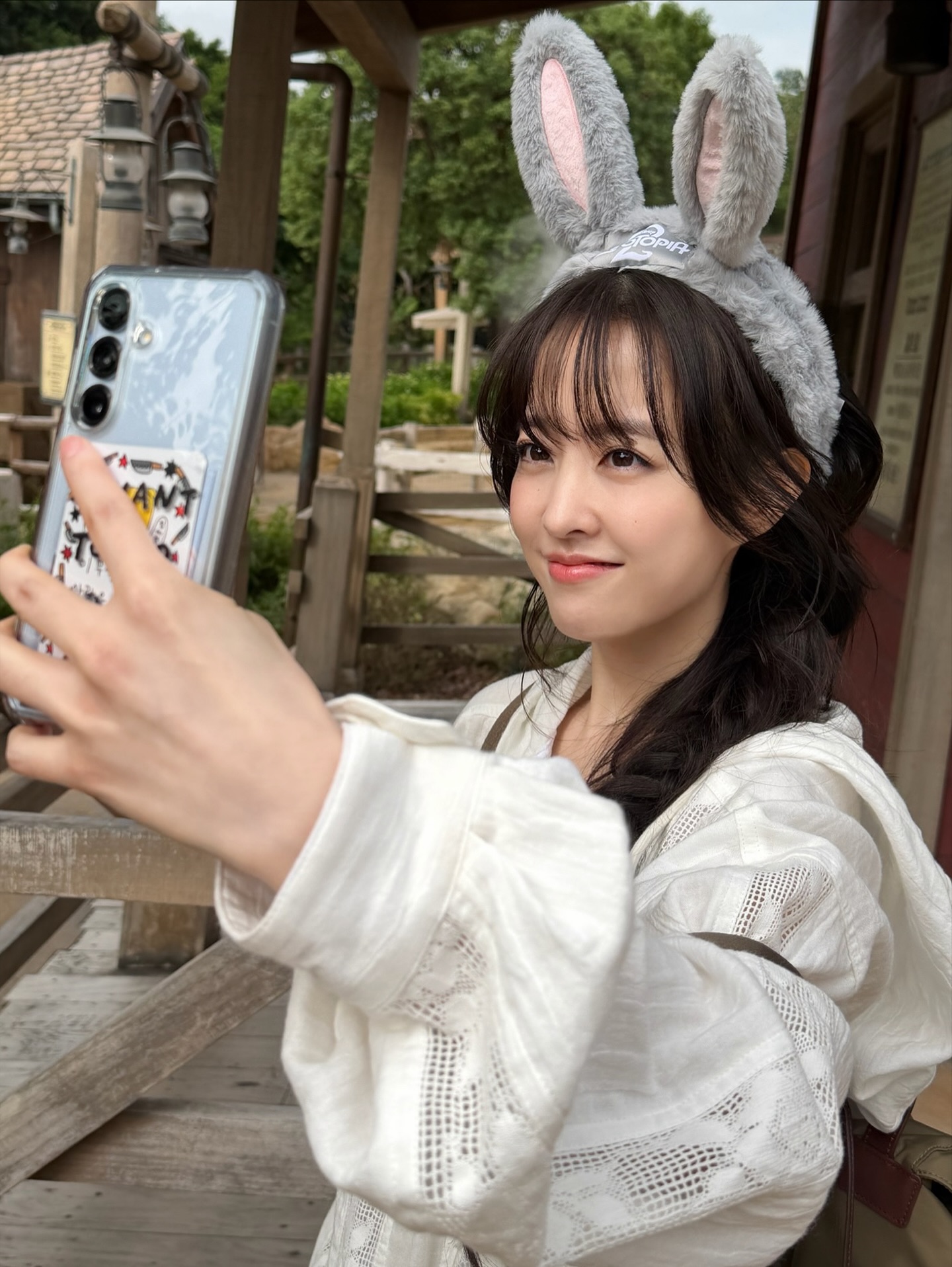 가끔 땋은 머리로, 여리함 가득💓
청순 매력 제대로 살리는 포인트✨💘한 쪽으로 땋아 보자 이미지7