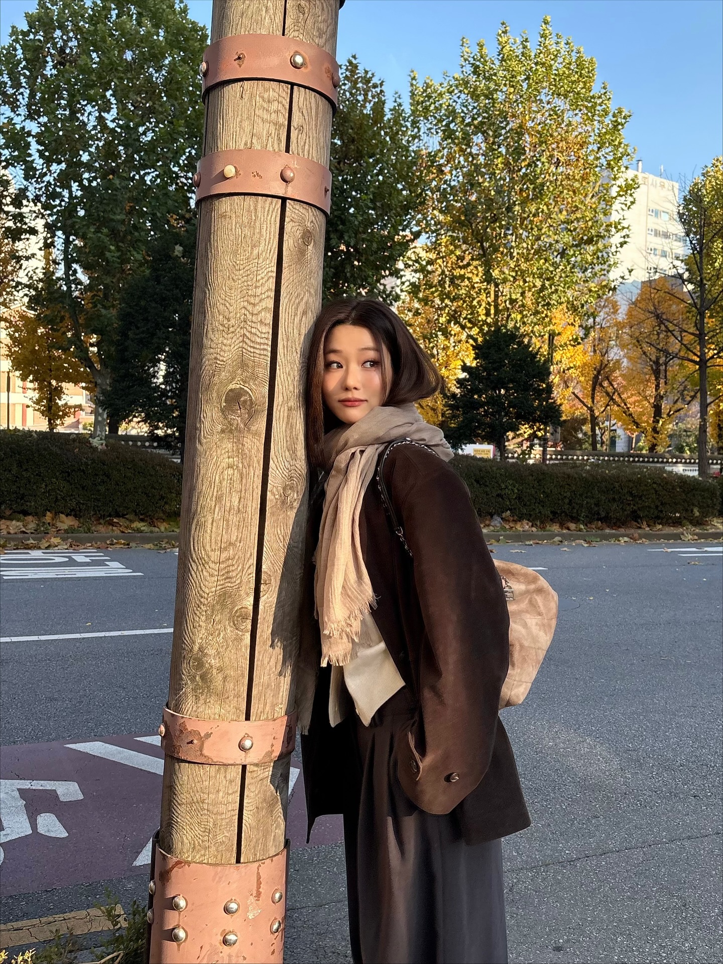 겨울엔 미니멀하게, 숏 코트지💡
헤비 하지 않고 가볍게 입기 좋은 숏 코트로 겨울 시작하자❄️✨ 이미지6