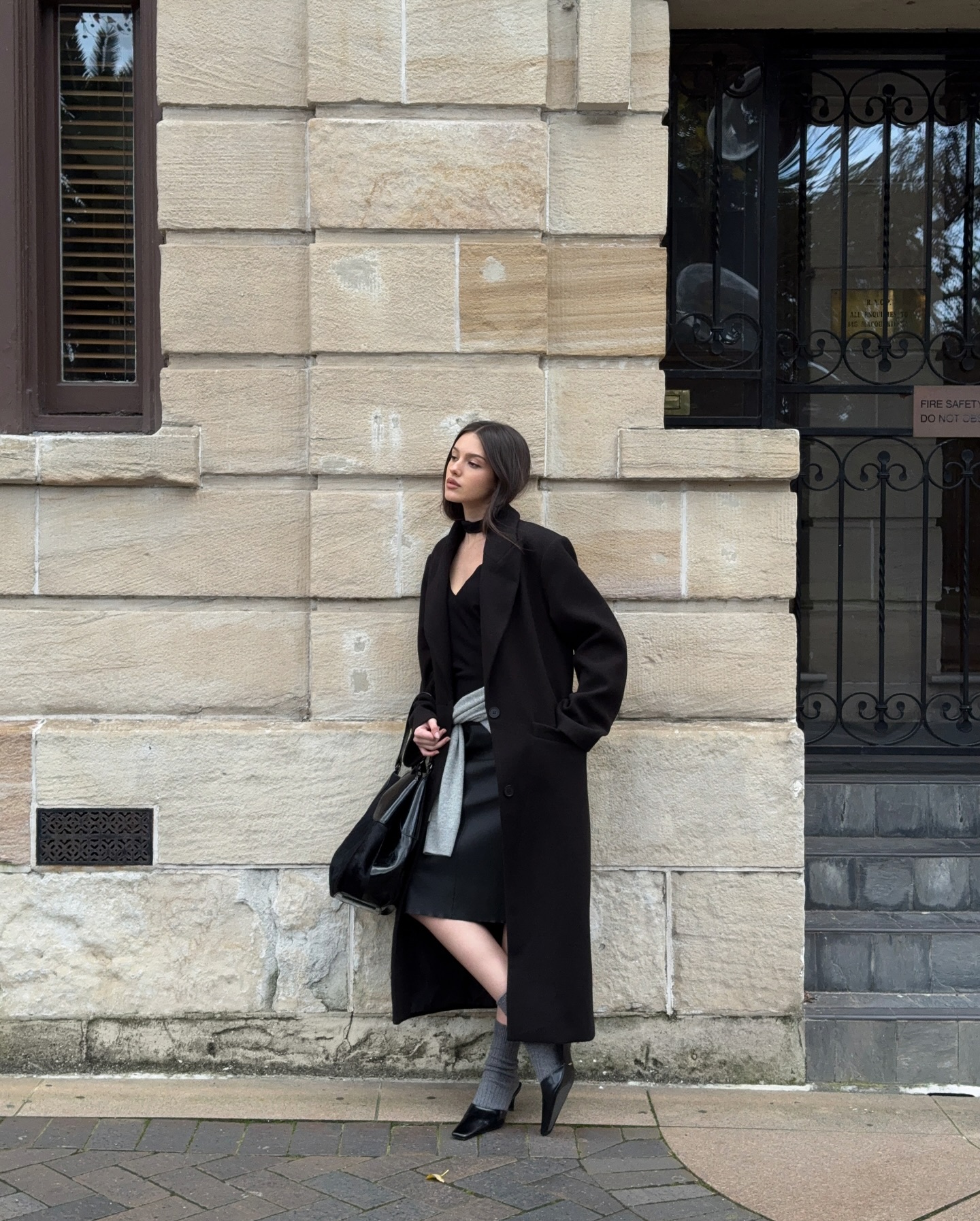 추위에 굴하지 않는 미디스커트✨
미니멀부터 모던까지 센스있는 미디스커트 코디 조합 대방출🔍🧚🏻
 이미지2