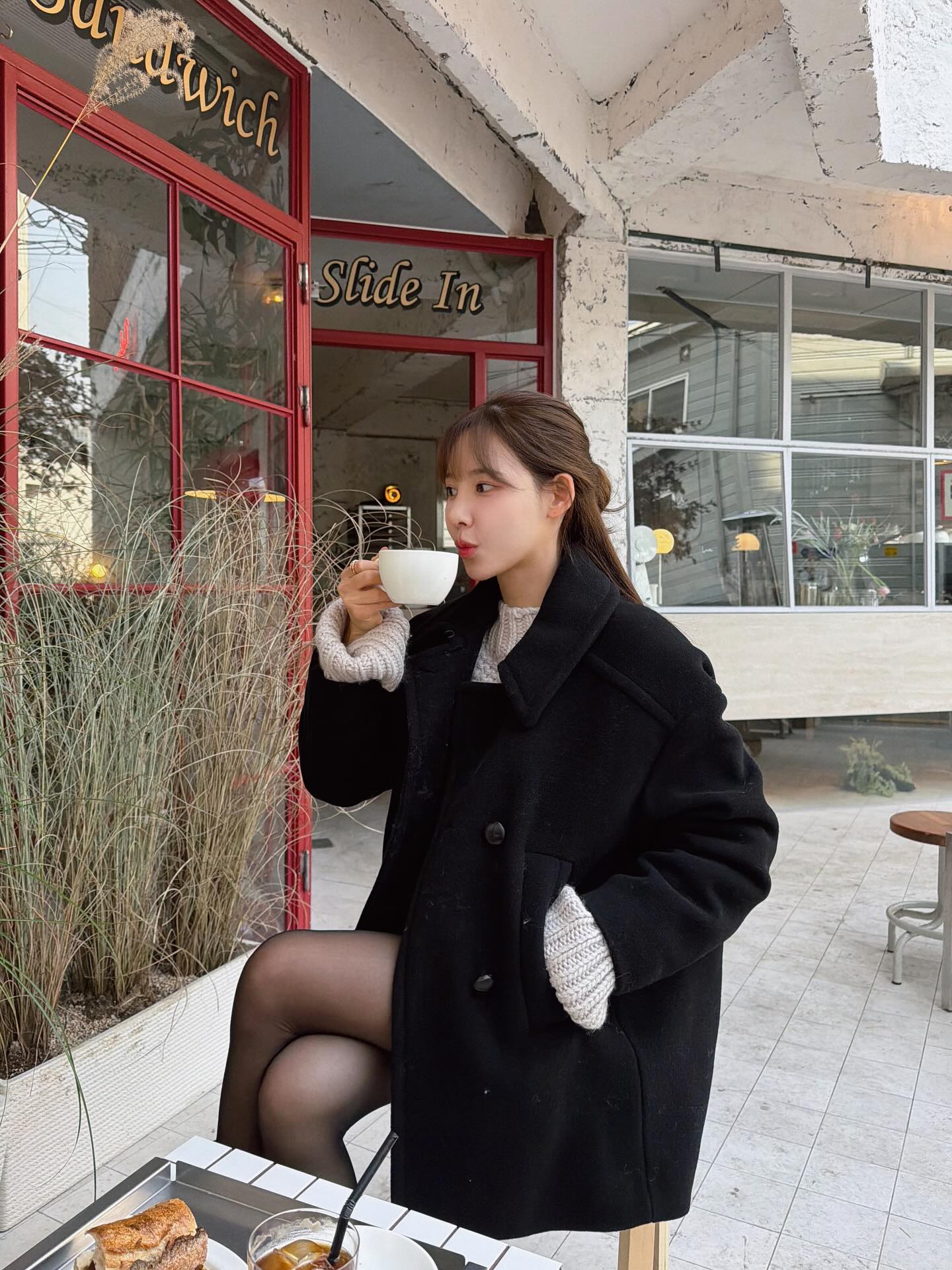 겨울엔 미니멀하게, 숏 코트지💡
헤비 하지 않고 가볍게 입기 좋은 숏 코트로 겨울 시작하자❄️✨ 이미지4