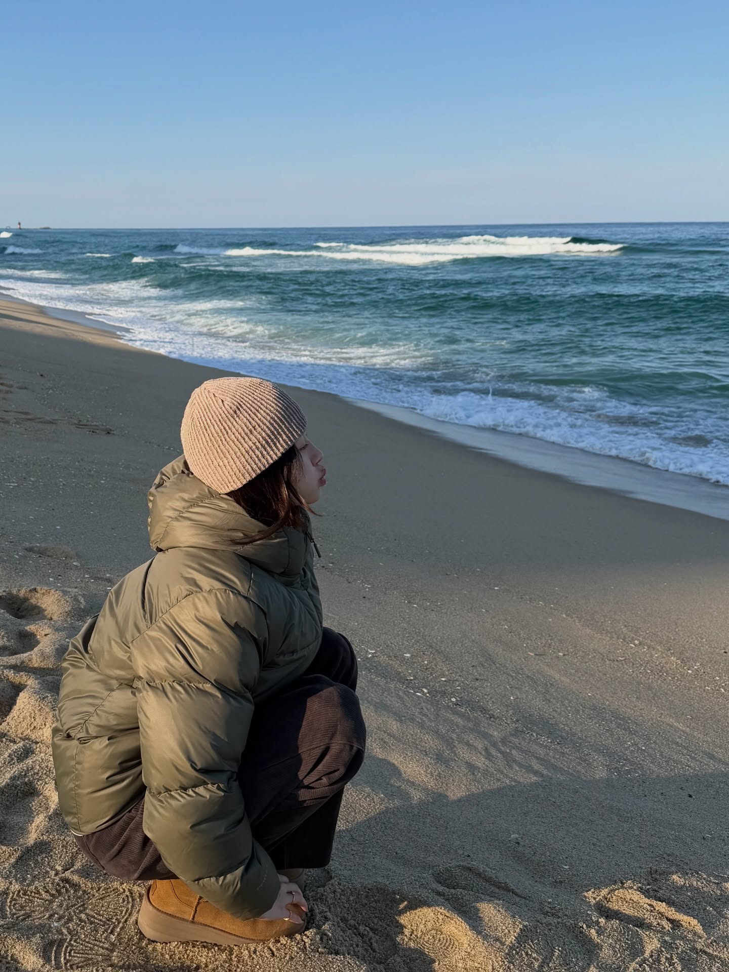 어떤 룩에도 실패 없는 숏 패딩🧚🏻
숏 패딩으로 비율 살리고 보온성은 업✨🩶실용템은 이런 거지
이미지7