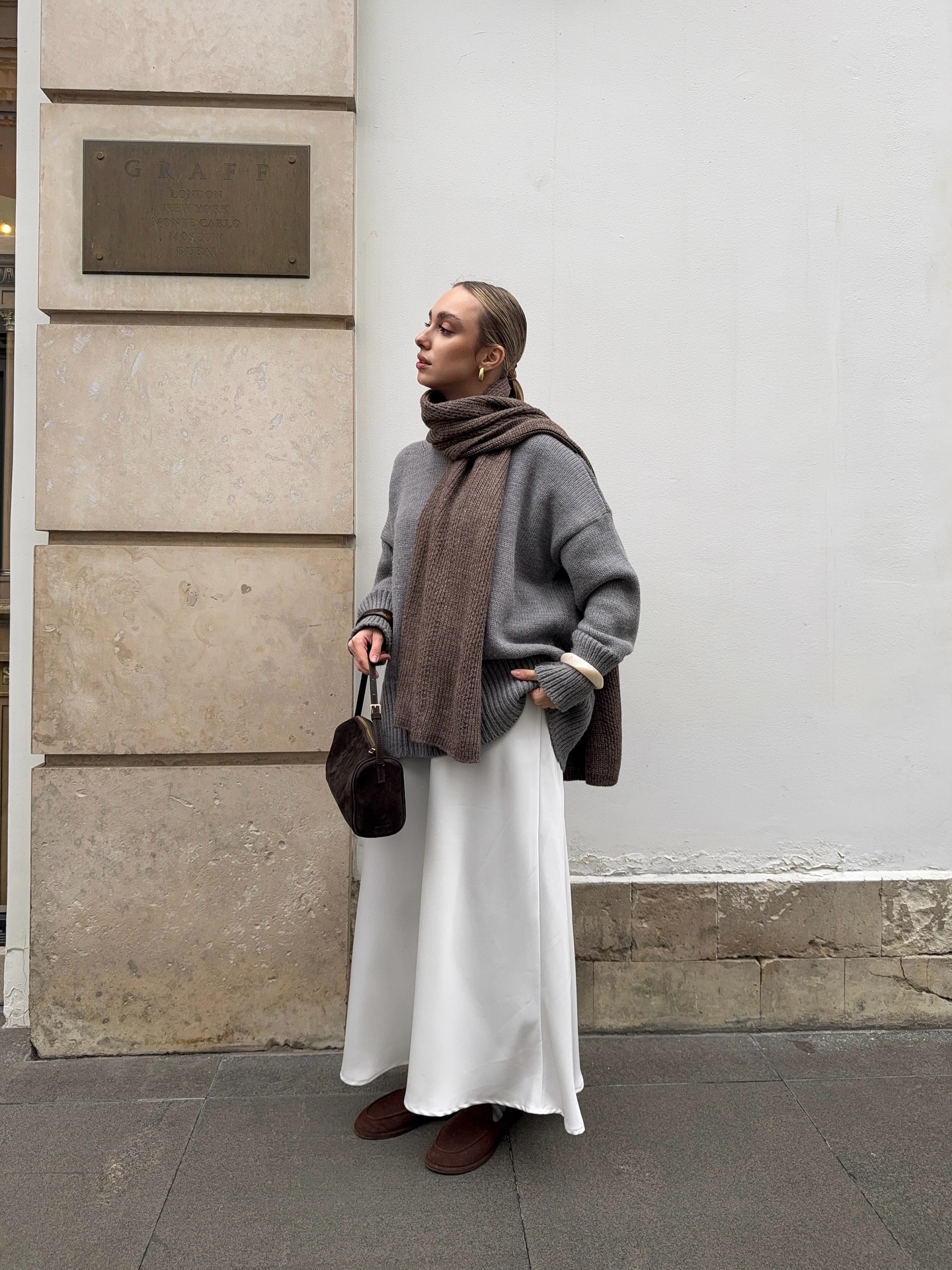 그레이 니트는 역시 화이트야🐇
겨울 미니멀 정석? 그레이 니트와 화이트 스커트나 팬츠 조합🩶🤍 이미지6