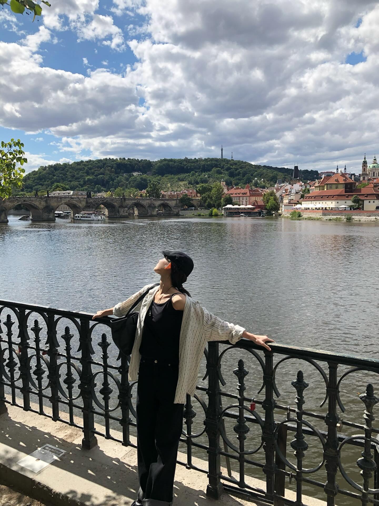 볼캡 질리면 꺼내드는 헌팅캡🖤
묶거나 풀어도 매력 포인트 확실✨🎶헌팅캡으로 무드 바꾸자 이미지8