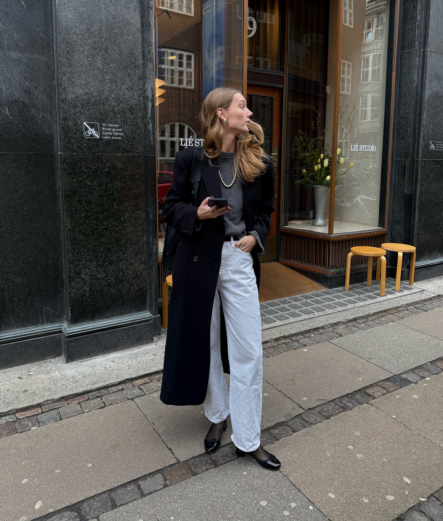 그레이 니트는 역시 화이트야🐇
겨울 미니멀 정석? 그레이 니트와 화이트 스커트나 팬츠 조합🩶🤍 이미지1