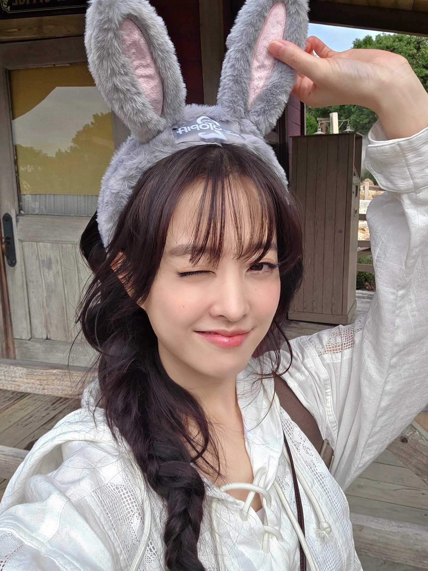 가끔 땋은 머리로, 여리함 가득💓
청순 매력 제대로 살리는 포인트✨💘한 쪽으로 땋아 보자 이미지6