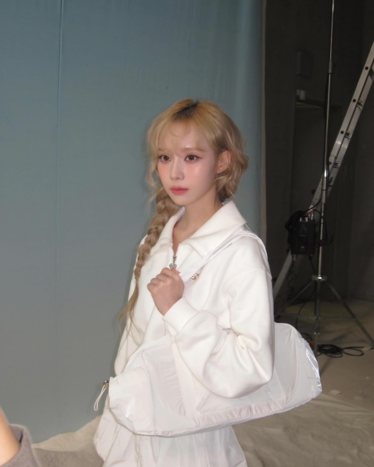 가끔 땋은 머리로, 여리함 가득💓
청순 매력 제대로 살리는 포인트✨💘한 쪽으로 땋아 보자 이미지4