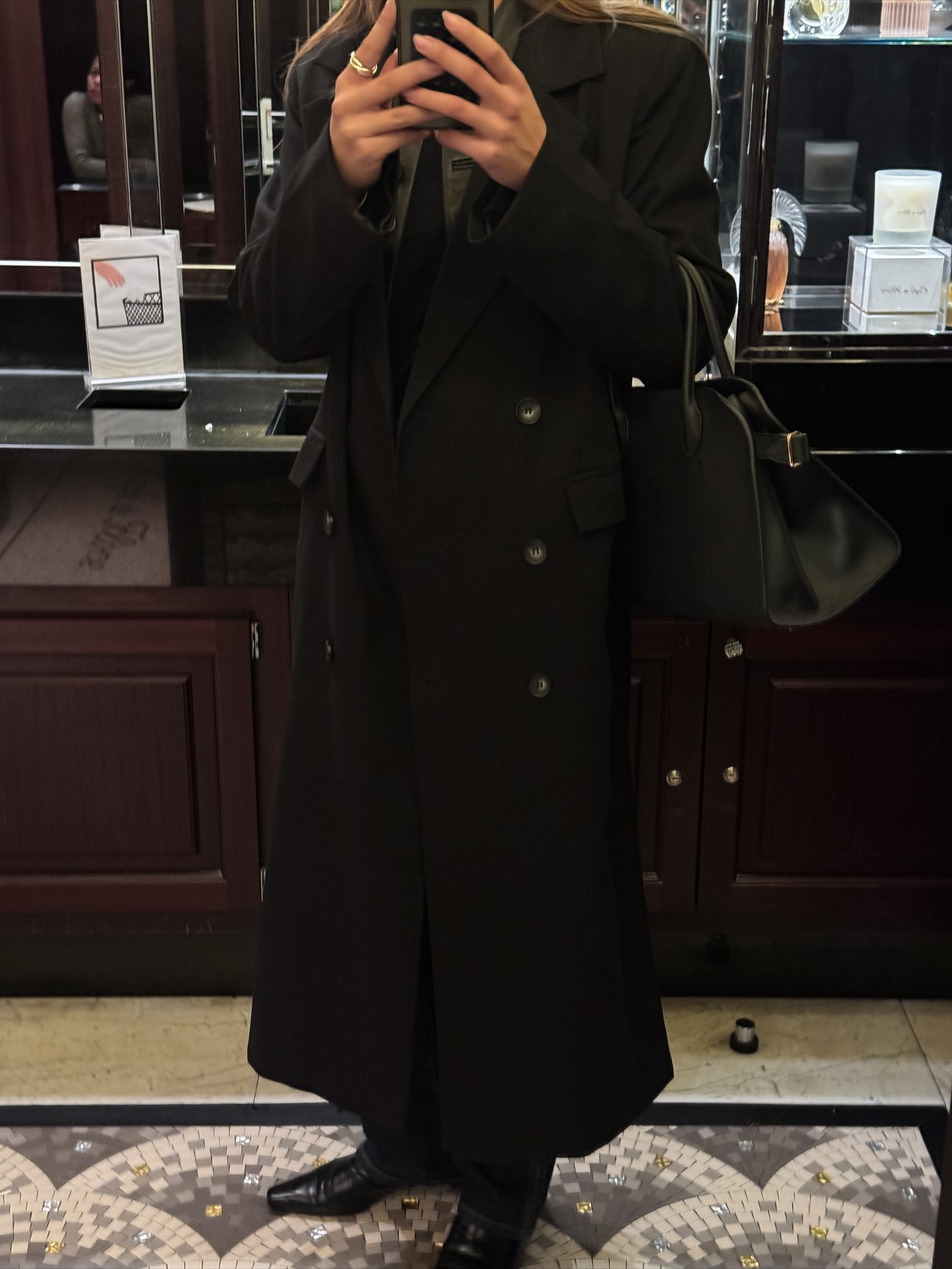 겨울에 제일 자주 입는 블랙 롱코트🖤
깔끔한 실루엣 하나로 시크한 겨울룩 완성✨❄️ 이미지2
