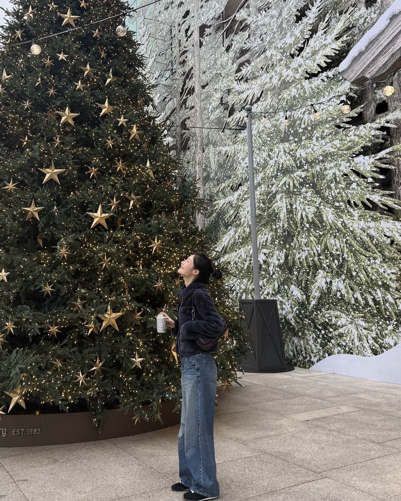 와이드 팬츠 유행 끝나지 않았어🙌🏻
모던? 캐주얼? 다 가능해💡💙@와이드 데님 코디 참고해 이미지2