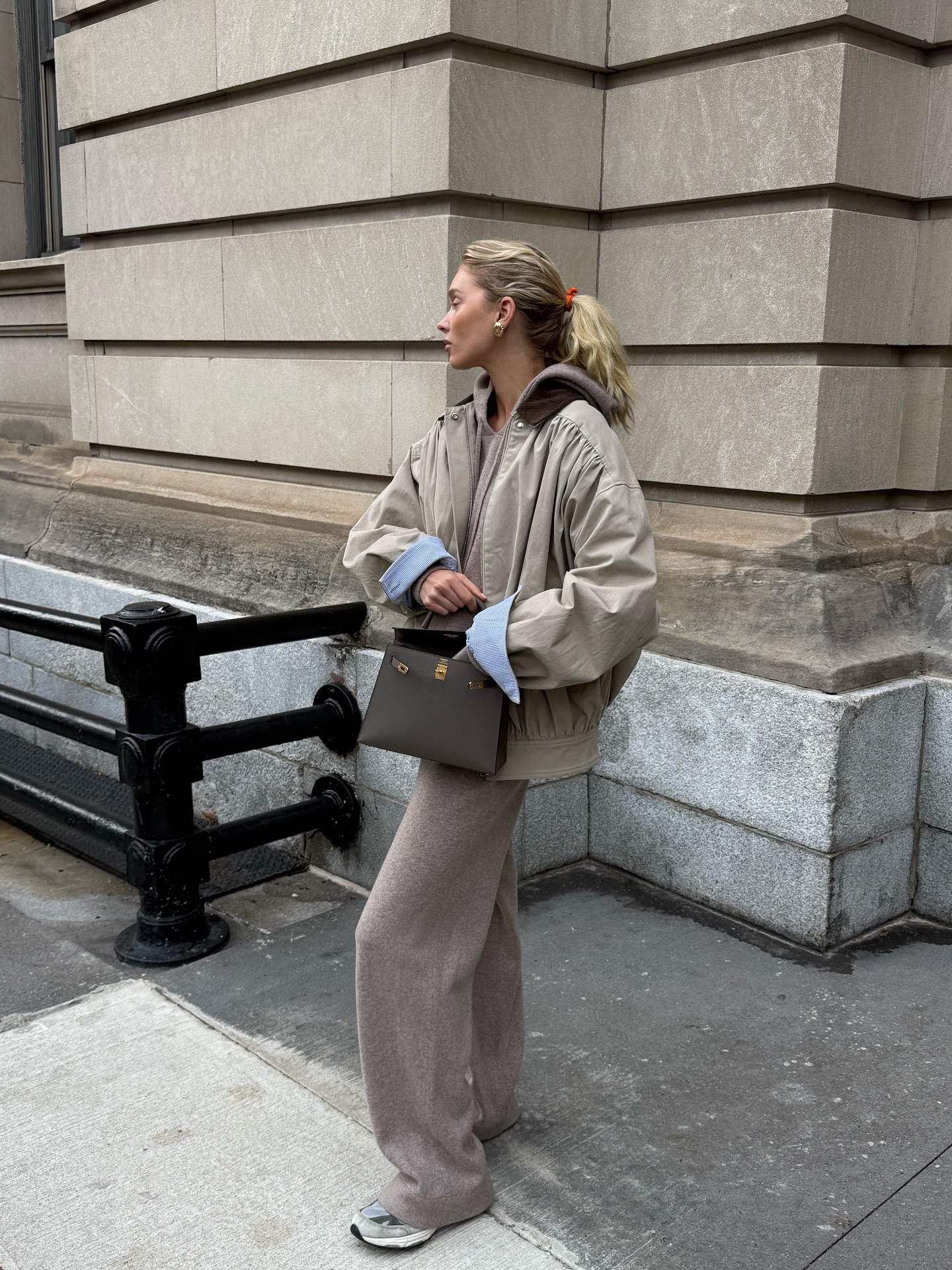 딱 봐도 세련된 겨울 코디?❄️
세련된 겨울 코디엔 에르메스로 포인트👜🤎
 이미지4