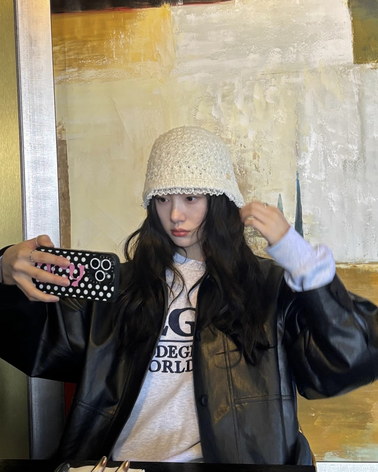 현시점 입기 좋은 무지 맨투맨🪄
단독으로도, 레이어드로도 활용 가능한 만능 맨투맨 충분🩶🖤 이미지5