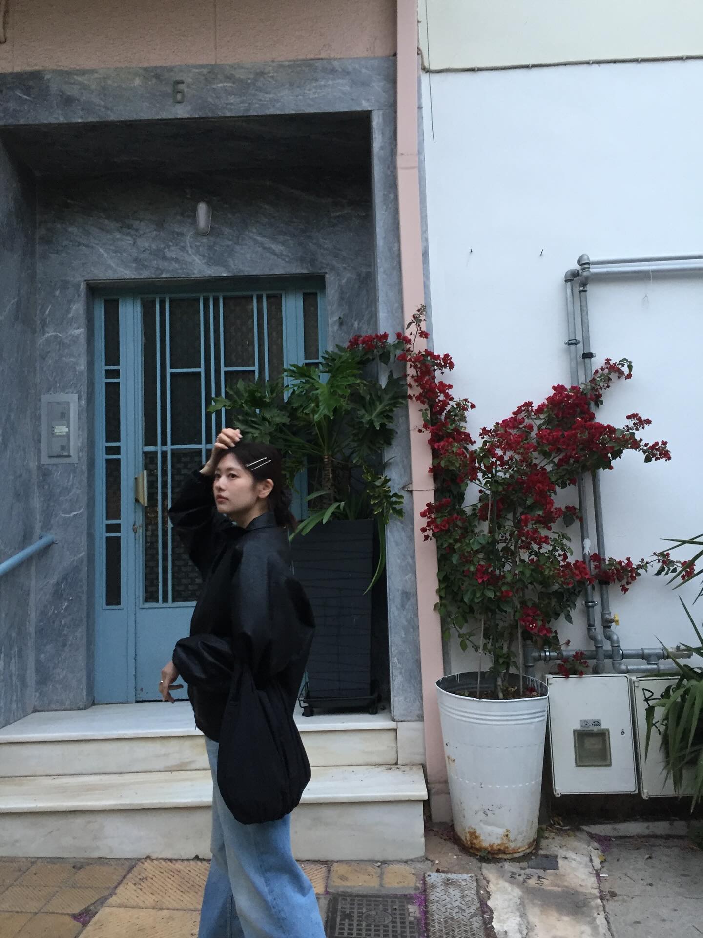 와이드 팬츠 유행 끝나지 않았어🙌🏻
모던? 캐주얼? 다 가능해💡💙@와이드 데님 코디 참고해 이미지7