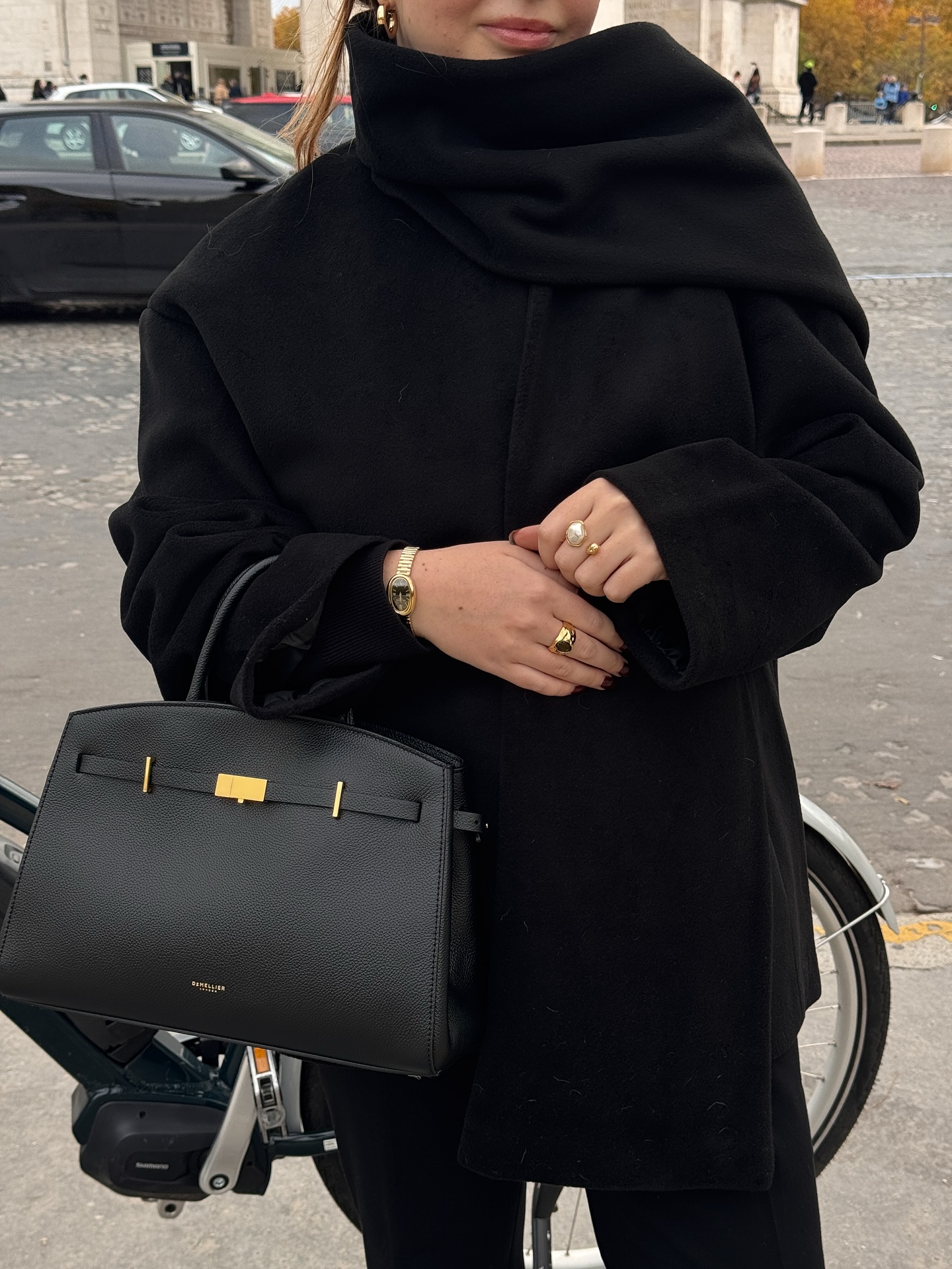 딱 봐도 세련된 겨울 코디?❄️
세련된 겨울 코디엔 에르메스로 포인트👜🤎
 이미지1