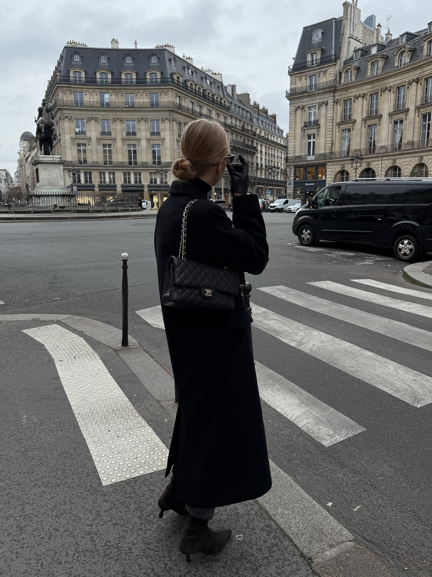 겨울에 제일 자주 입는 블랙 롱코트🖤
깔끔한 실루엣 하나로 시크한 겨울룩 완성✨❄️ 이미지4