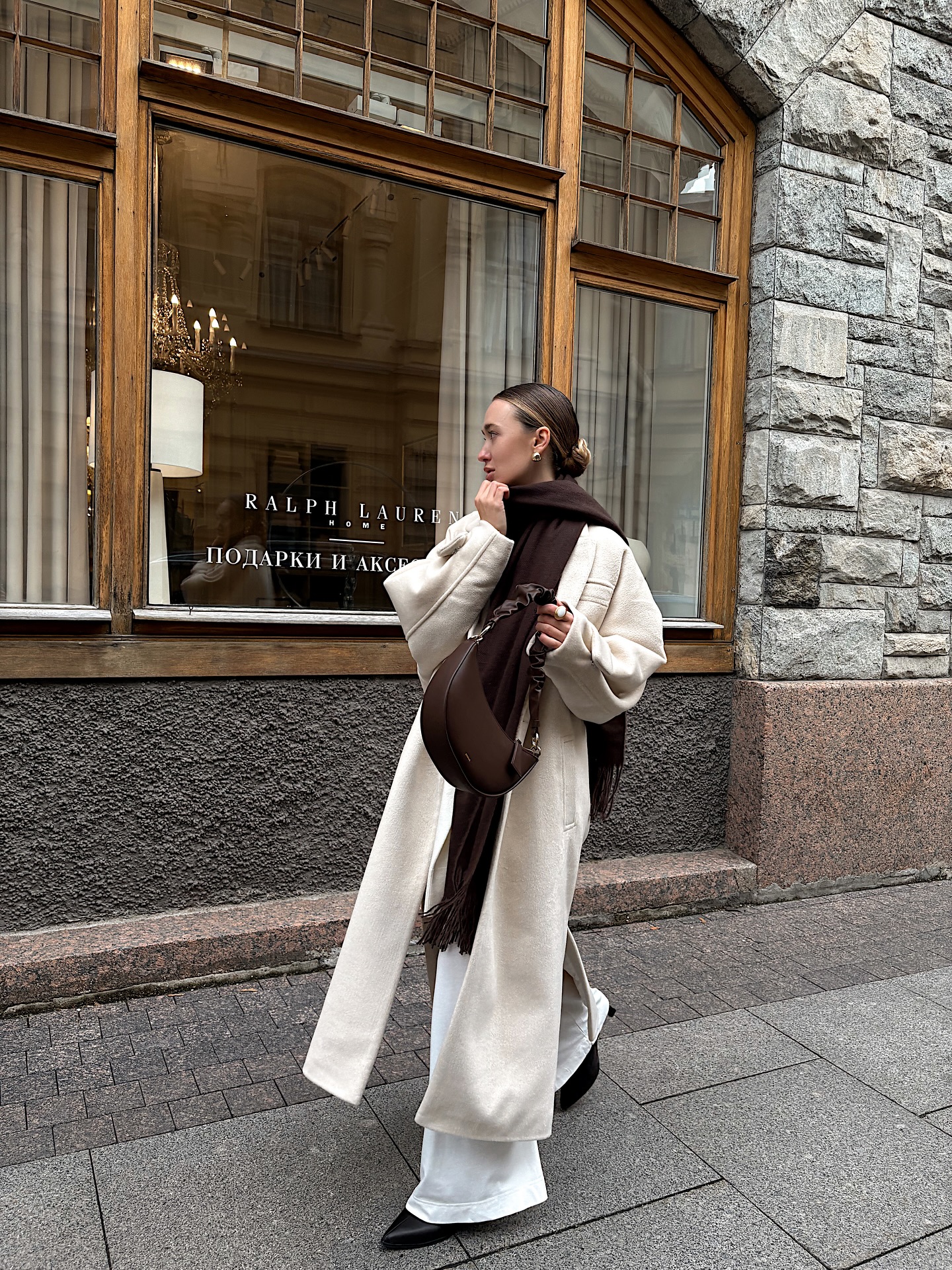 화이트 팬츠엔 롱코트 문제없어🤍
겨울 출근룩엔 화이트 팬츠와 롱코트 조합으로 미니멀하게✨🖤 이미지6