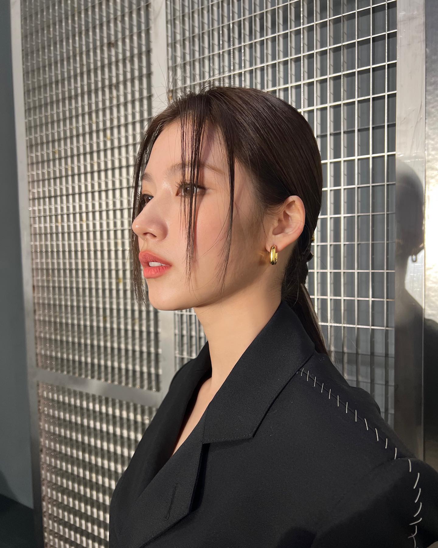 얼굴 반쪽처럼 보이는 사이드 뱅😯
머리를 묶어도 풀어도 예쁜 사이드 뱅💘🎶요즘엔 필수야! 이미지6