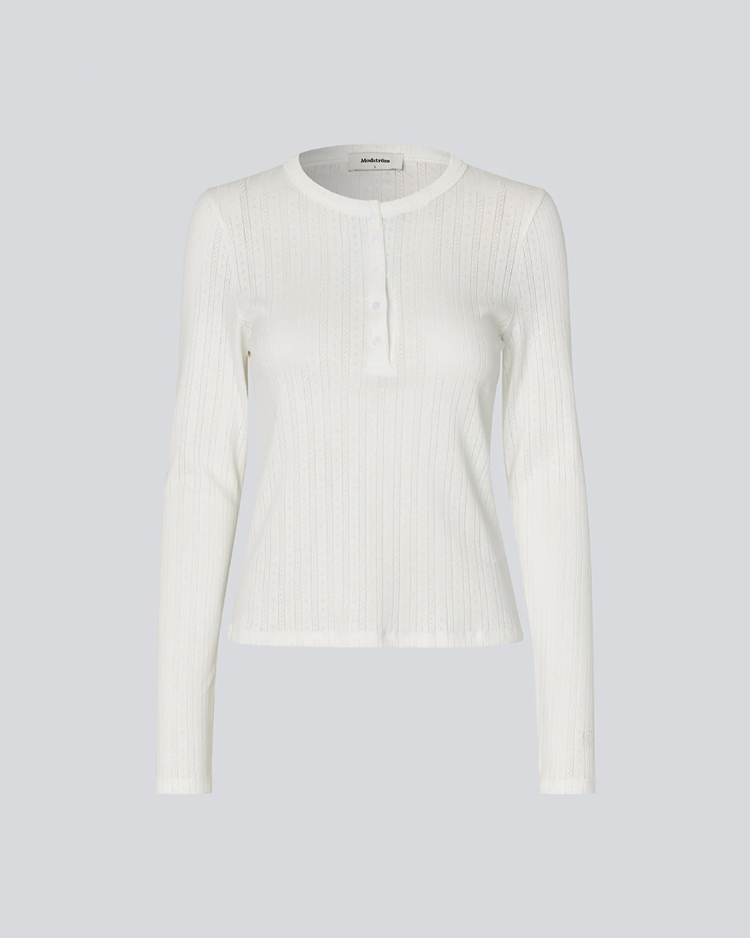 집에서도 편하고 스타일리시해🤍
포인텔 셋업부터 스트라이프까지🛌 홈웨어도 꾸안꾸로🌟
편하게 입기 좋은 홈웨어, 지금 소개해드릴게요.
1. 조세핀 롱슬리브 셋업, 각 8만 원대
포인텔 코튼 소재로 제작된 화이트 셋업입니다. 레이스 트리밍이 더해져 클래식하고 페미닌한 무드를 주며, 원마일웨어로도 활용할 수 있습니다.
2. 조세핀 파자마, 10만 원대
코튼 소재로 제작된 블루 스트라이프 파자마 세트입니다. 클래식 카라와 드로스트링 팬츠로 편안한 착용감을 주는데요. 파스텔톤의 내추럴한 무드로 스타일리시한 홈웨어룩을 연출할 수 있습니다. 이미지3