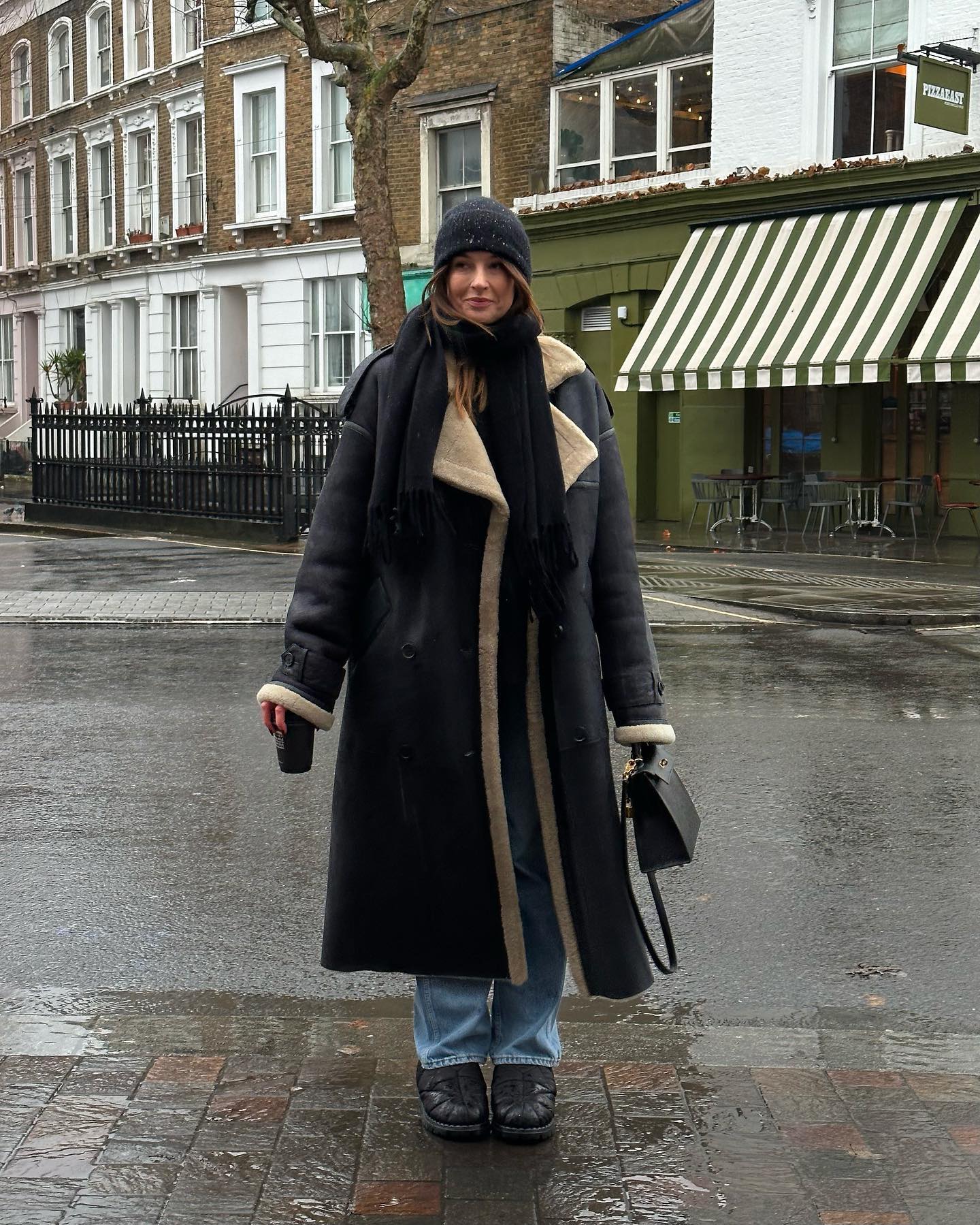 오늘은 무스탕 입고 나가볼까?🧸
영하에도 끄떡없는 포근 무스탕으로 데일리룩 완성해 보자🤎🖤 이미지7