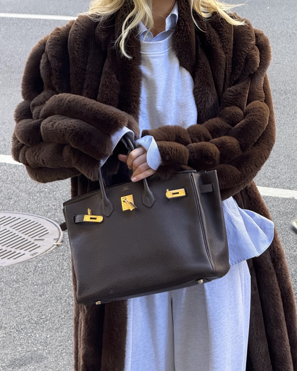 딱 봐도 세련된 겨울 코디?❄️
세련된 겨울 코디엔 에르메스로 포인트👜🤎
 이미지8