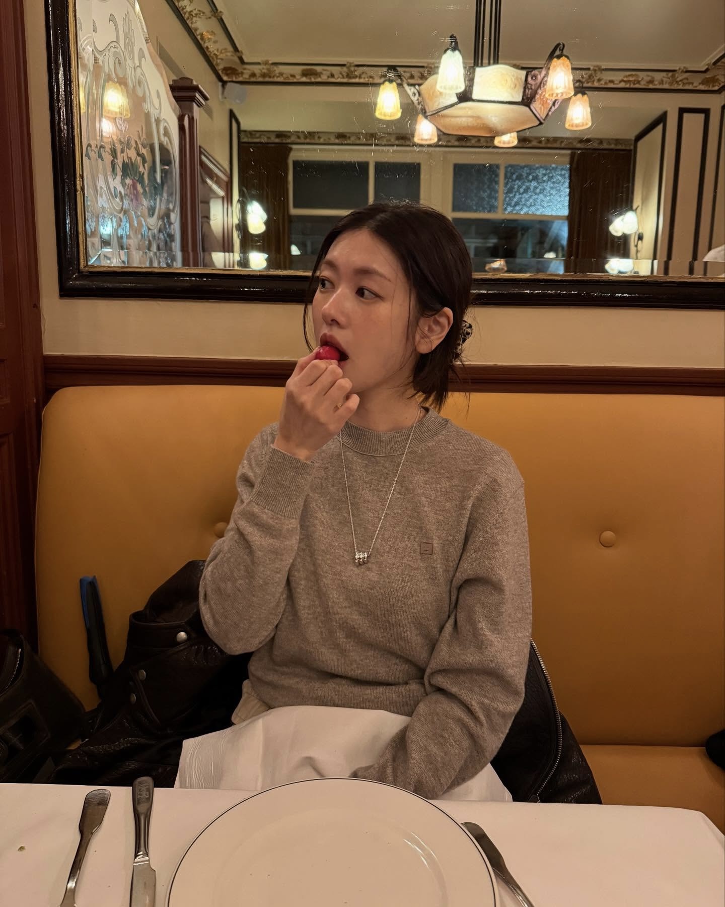 니트 스타일링 생각보다 간단해💡
데님부터 슬랙스까지, 데일리로 즐기기 좋은 라운드니트🧶🖤 이미지3