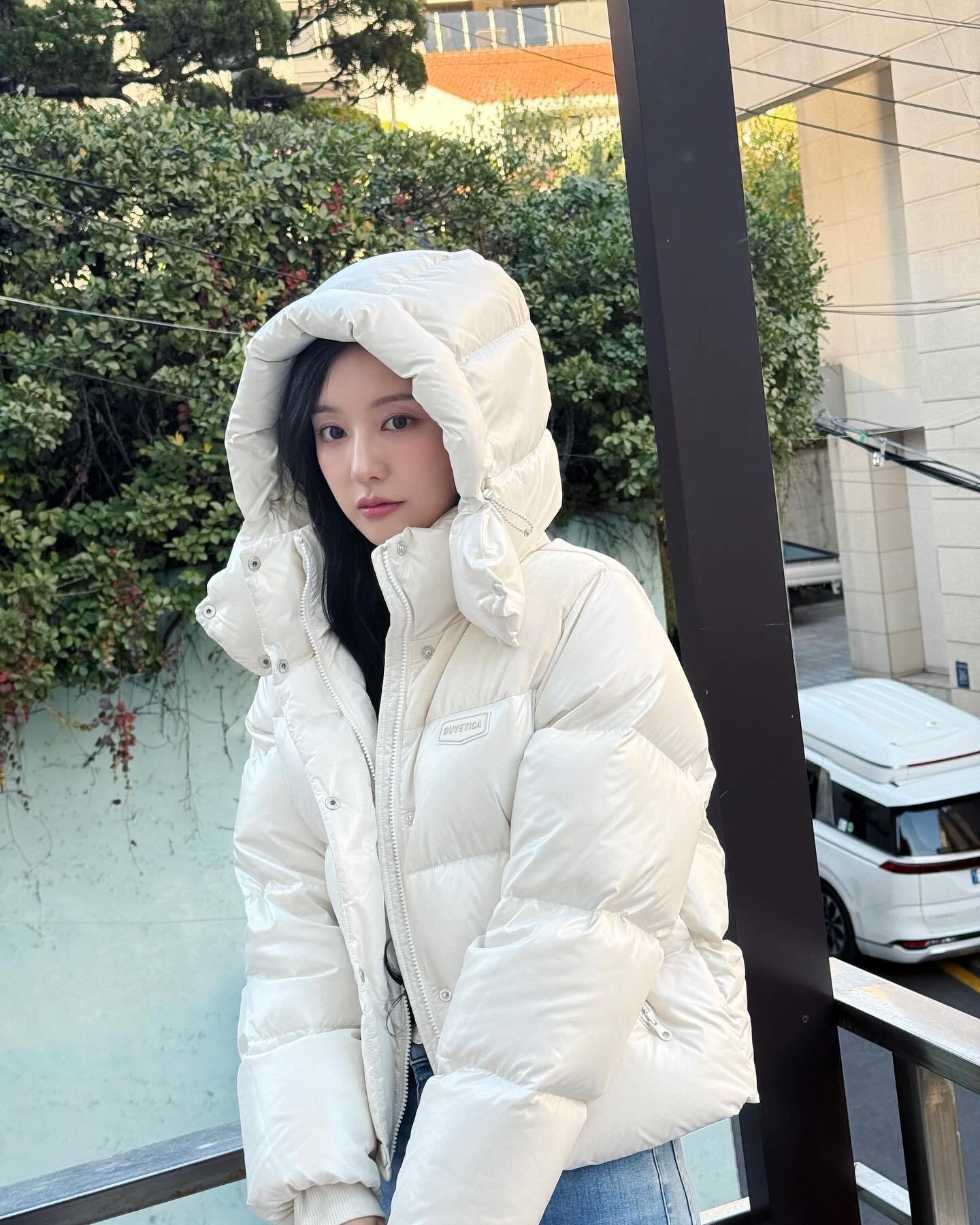 칼바람에 깜짝🥶숏 패딩부터 꺼내자
코트는 너무 추워🙅🏻♀️🤍 몽글몽글하고 따뜻한 숏 패딩 입어주세요 이미지4