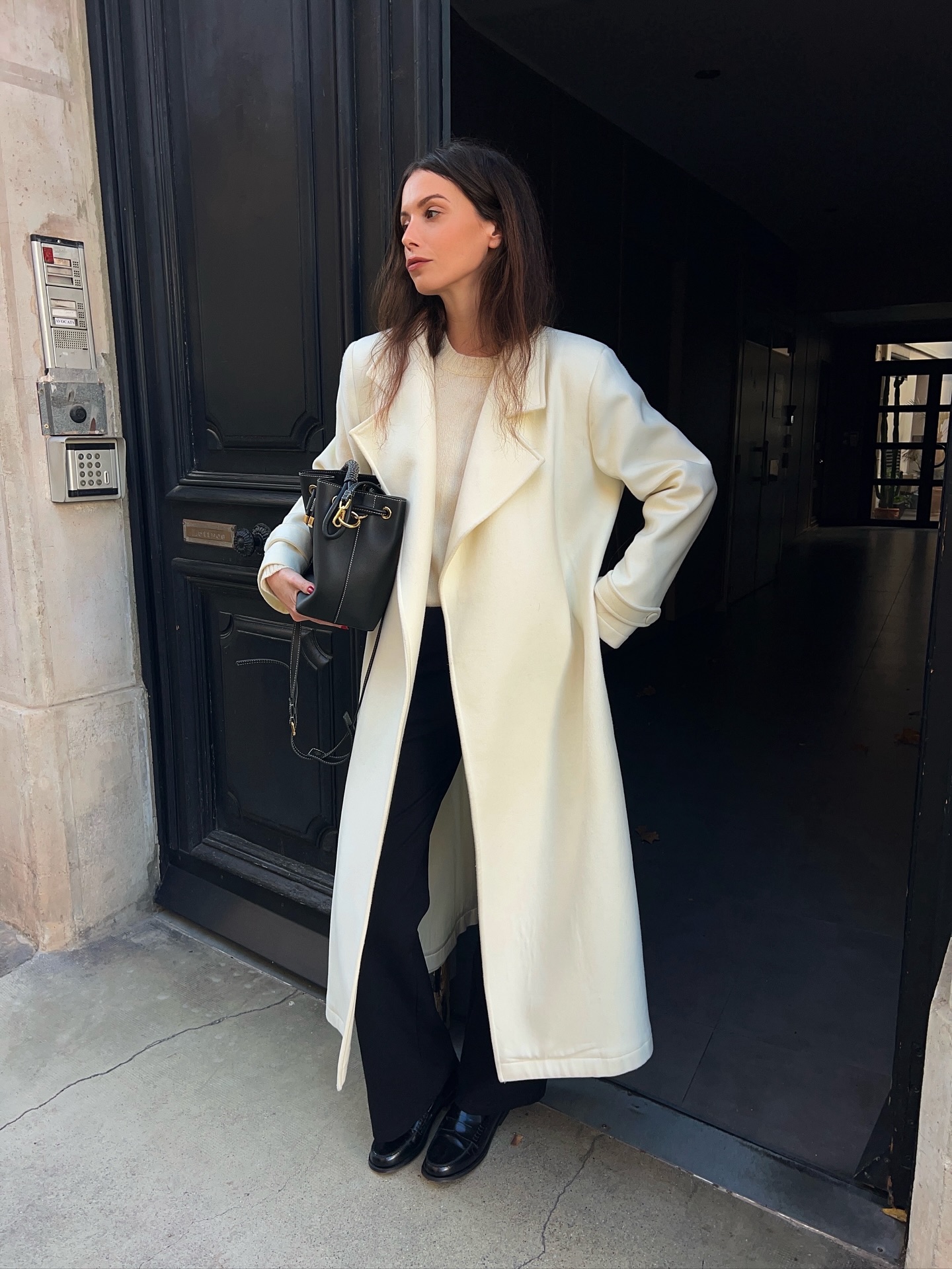 따뜻함을 더한 맥시코트🤎
길게 떨어지는 라인으로 겨울 분위기 완성🌨️✨ 이미지3