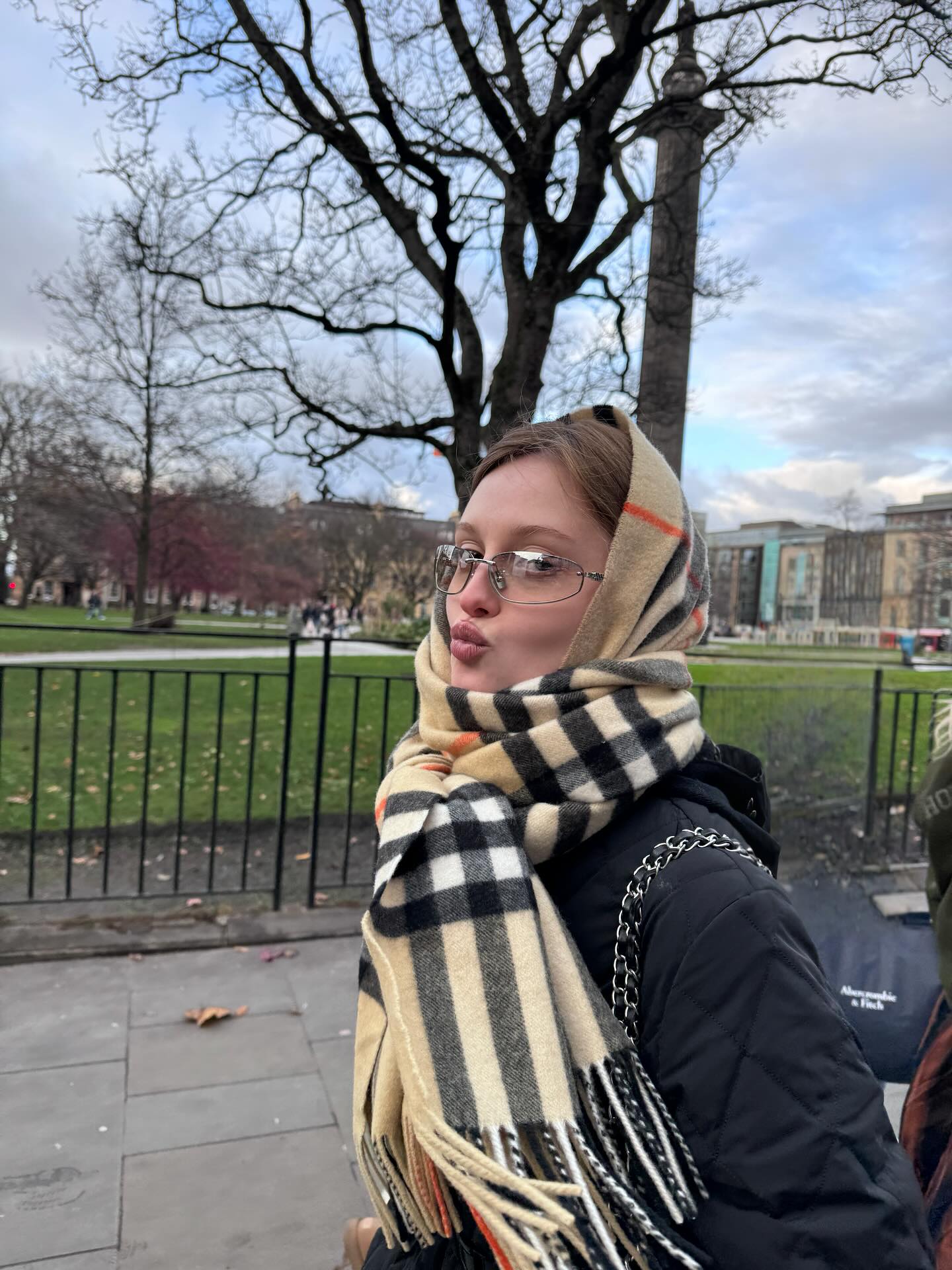 추위로부터 지켜줄 머플러🧣
아침 출근 겨울 필수템🤎 까먹지 말고 챙기자✨ 이미지8