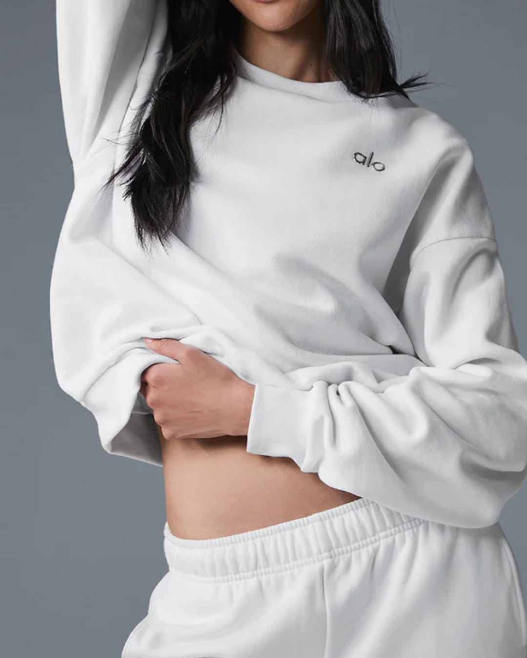 따뜻하고 편한 셋업🤍
추워질수록 더 손이 가는 편안한 셋업  2가지🧸✨

데일리로 편하게 입기 좋은 셋업 2가지, 지금 소개해드릴게요.

1.  알로 어콜레이드 스웻 셋업, 각 10만 원대
프렌치 테리 소재의 스웻 셋업입니다. 박시한 유니섹스 실루엣과 포근한 안감으로 편안하게 착용 가능합니다.

2.  벤더바이 니트 셋업, 각 9만 원대
울 블렌드 소재의 니트 셋업입니다. 바디라인을 따라 붙는 실루엣이 특징이며, 원마일웨어로 연출할 수 있습니다. 이미지5