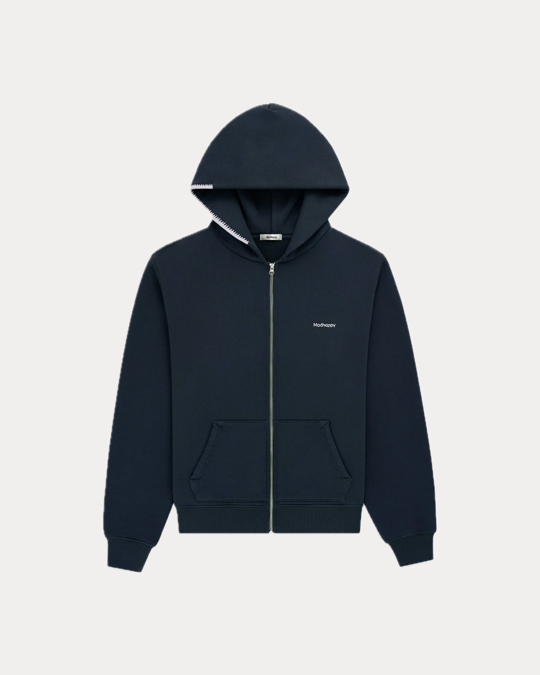 제니가 쏘아 올린 매드 해피💫
휘뚜루마뚜루 입기 좋은 매드 해피💙🩵더 유명해 지기 전 겟 하자!

데일리로 입기 좋은 매드 해피 후드 2가지 모았습니다.

1. 클래식스 플리스 집업, 30만 원대
네이비 컬러의 오버핏 후드집업으로, 부드러운 면 소재로 후드의 푸드 스티치, 브랜드 로고 자수가 돋보이는 미니멀한 디자인이 특징이죠. 조거 팬츠와 셋업으로 입으면 캐주얼한 원마일 웨어로 즐기기 좋습니다.

2. 쿠퍼 플리스 후디, 29만 원대
부드러운 코튼 소재를 활용한 헤비웨스트 플리스 후디로, 브랜드 로고 퍼프 프린트와 후드의 블랭킷 스티치가 포인트죠. 부츠컷 데님 팬츠와 매치하면 빈티지한 무드를, 조거 팬츠와 매치하면 꾸안꾸 룩을 연출할 수 있습니다. 이미지4