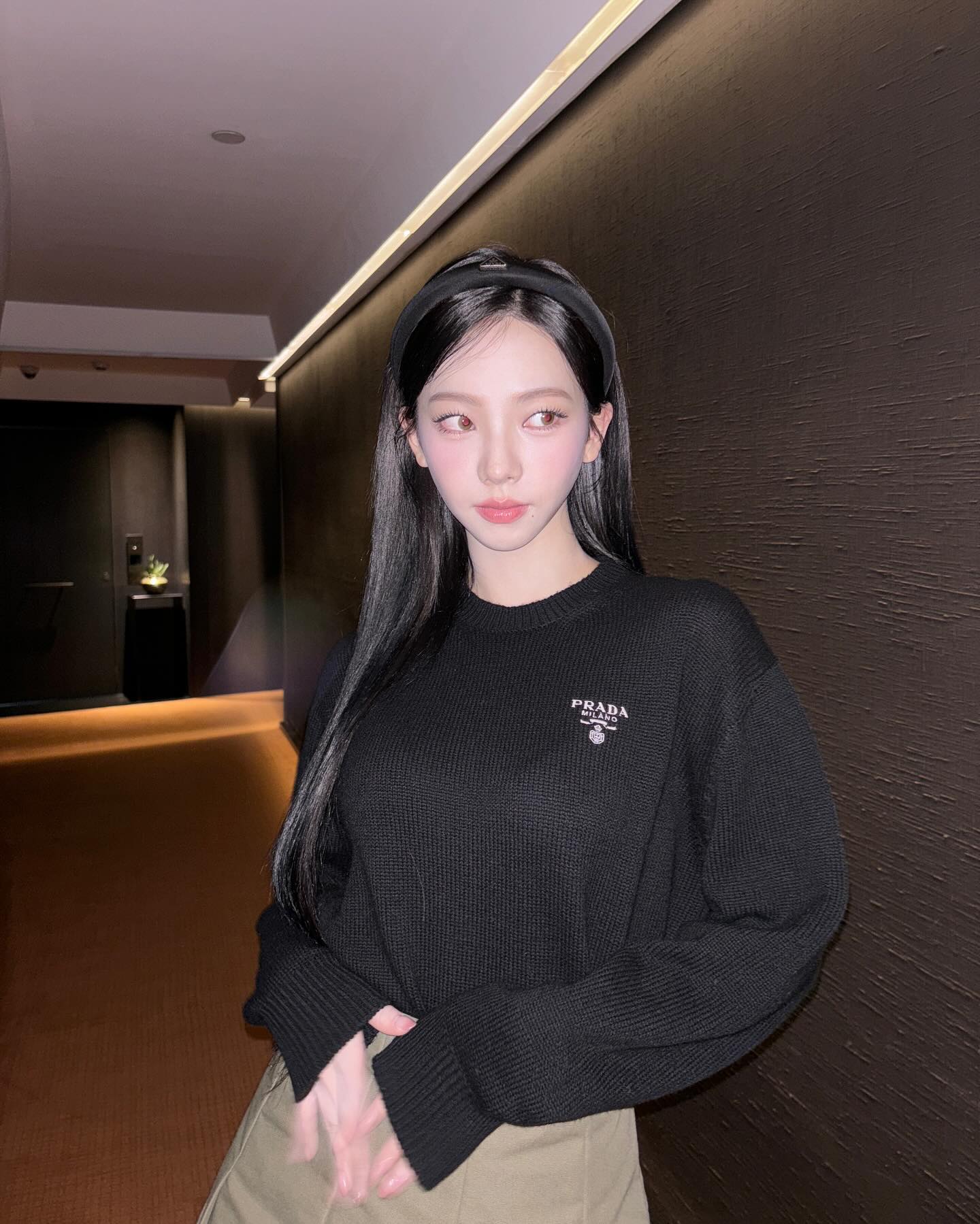 차분하고 세련됐다?✨
단발병도 잊게 하는 긴 생머리의 매력💇‍♀️🖤 이미지5