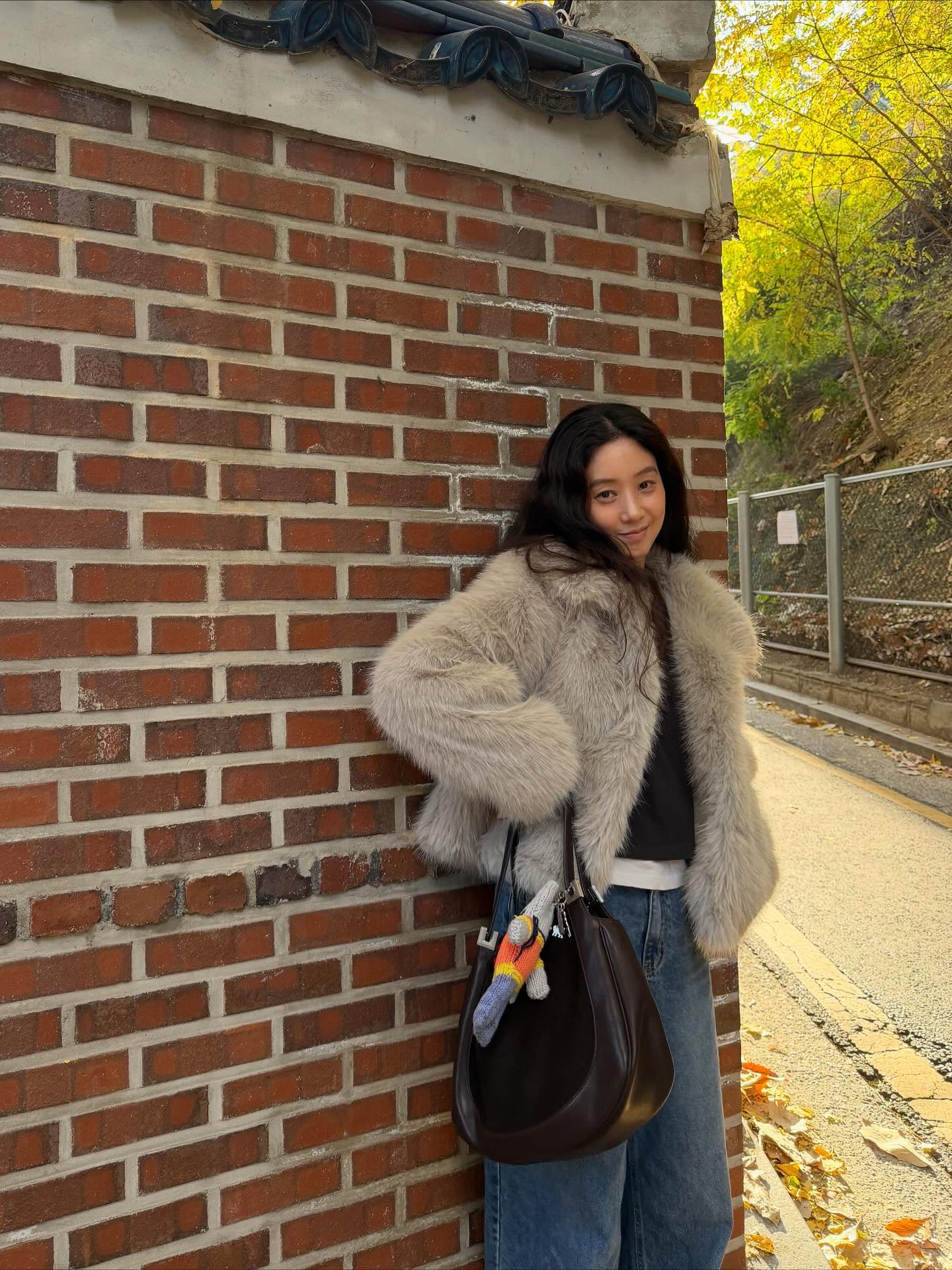 매년 꺼내 입는 퍼자켓🤍
연말룩까지 완성되는 포근한 스타일링 아이템🐻✨ 이미지2