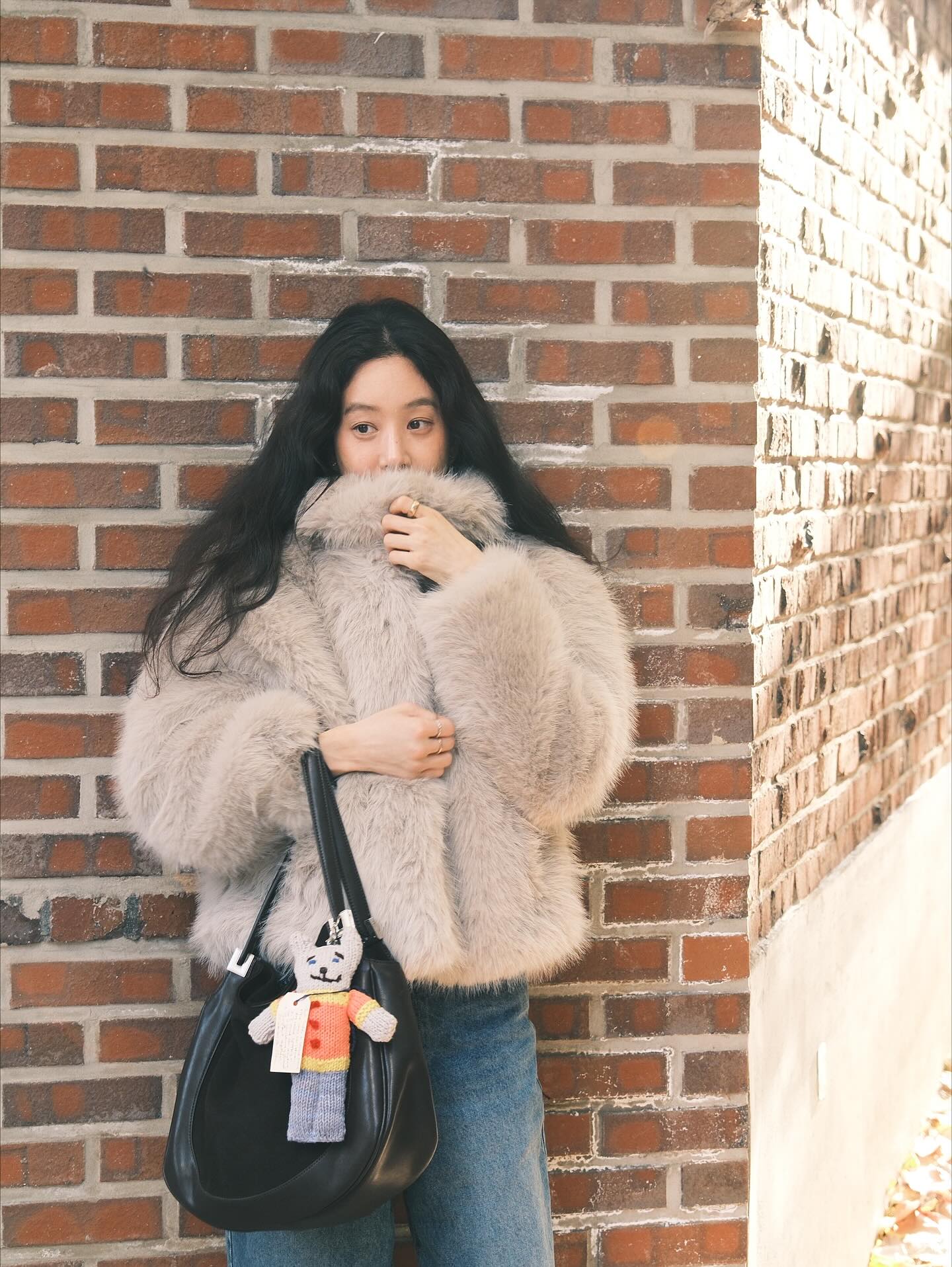 매년 꺼내 입는 퍼자켓🤍
연말룩까지 완성되는 포근한 스타일링 아이템🐻✨ 이미지1