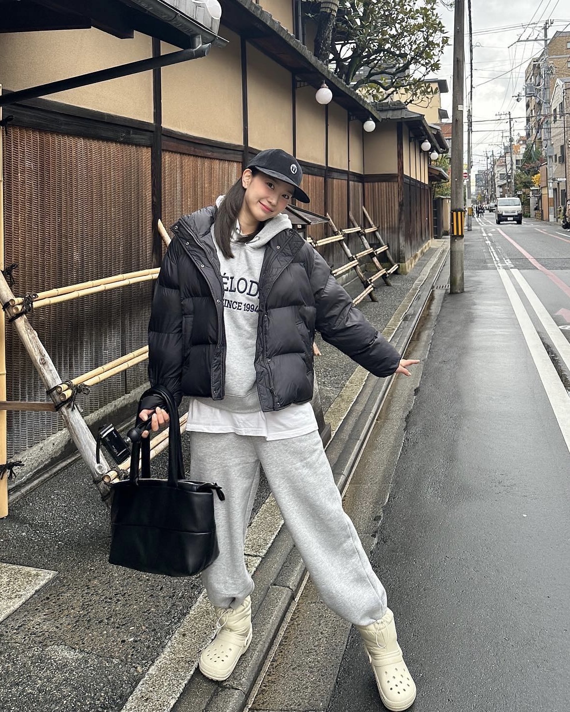 칼바람에 깜짝🥶숏 패딩부터 꺼내자
코트는 너무 추워🙅🏻♀️🤍 몽글몽글하고 따뜻한 숏 패딩 입어주세요 이미지7