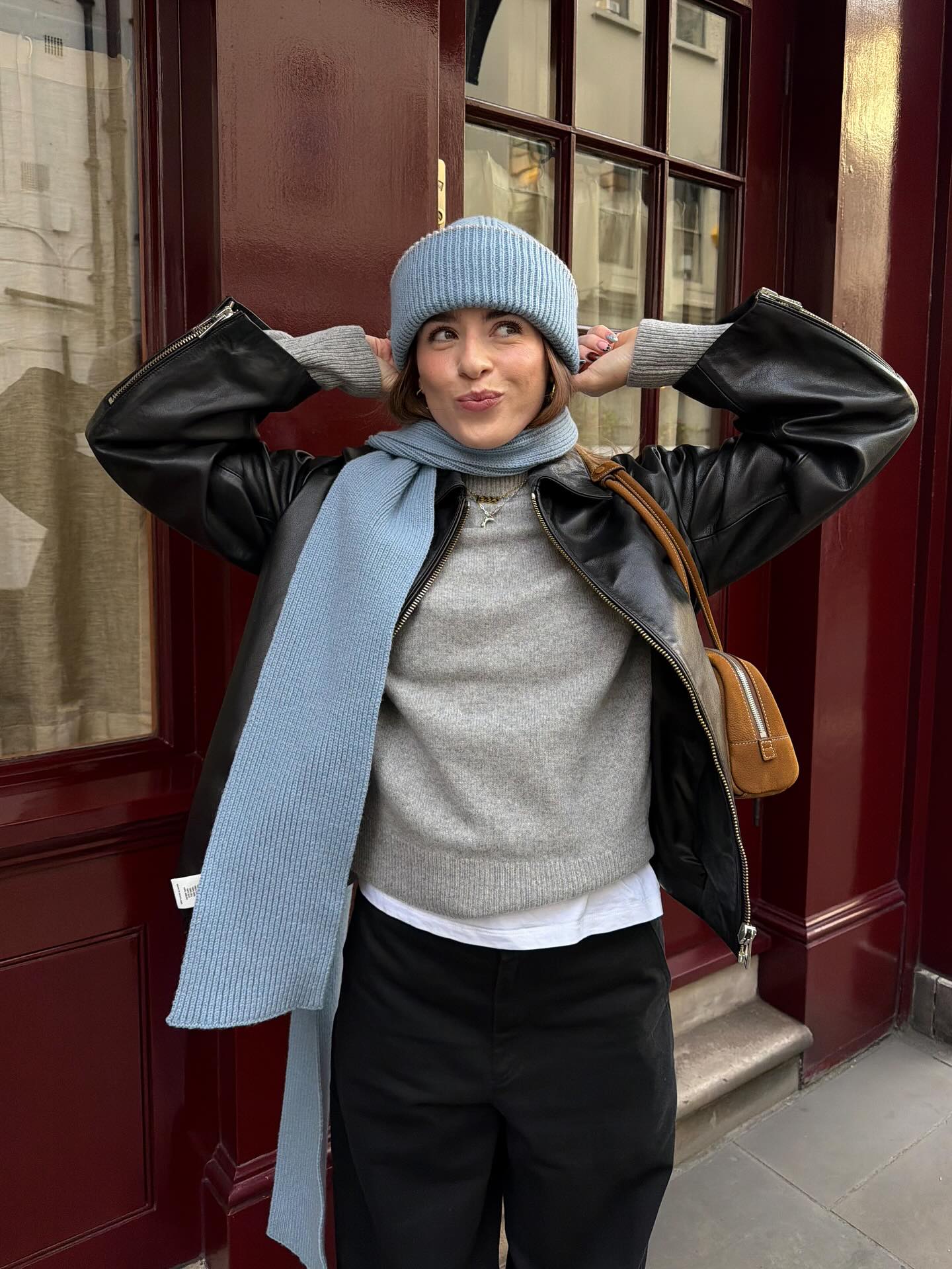 비니 + 목도리 깔 맞춤, 센스뿜뿜✨
귀여움, 센스, 보온까지🧣🤍이제 비니랑 목도리 맞춰보자 이미지4