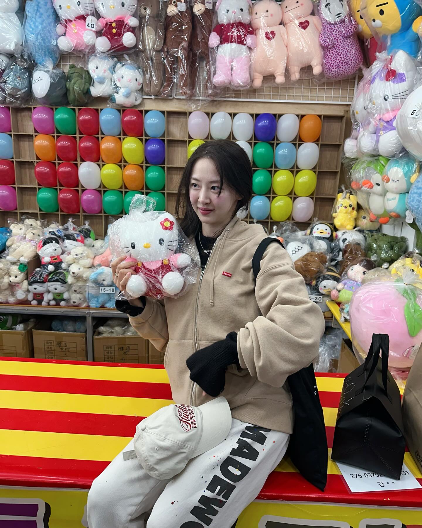 겨울에도 후드집업은 필수야🪄
추워진 날씨엔 겹쳐 입어야지🔍👀 후드집업부터 챙겨봐요 이미지3