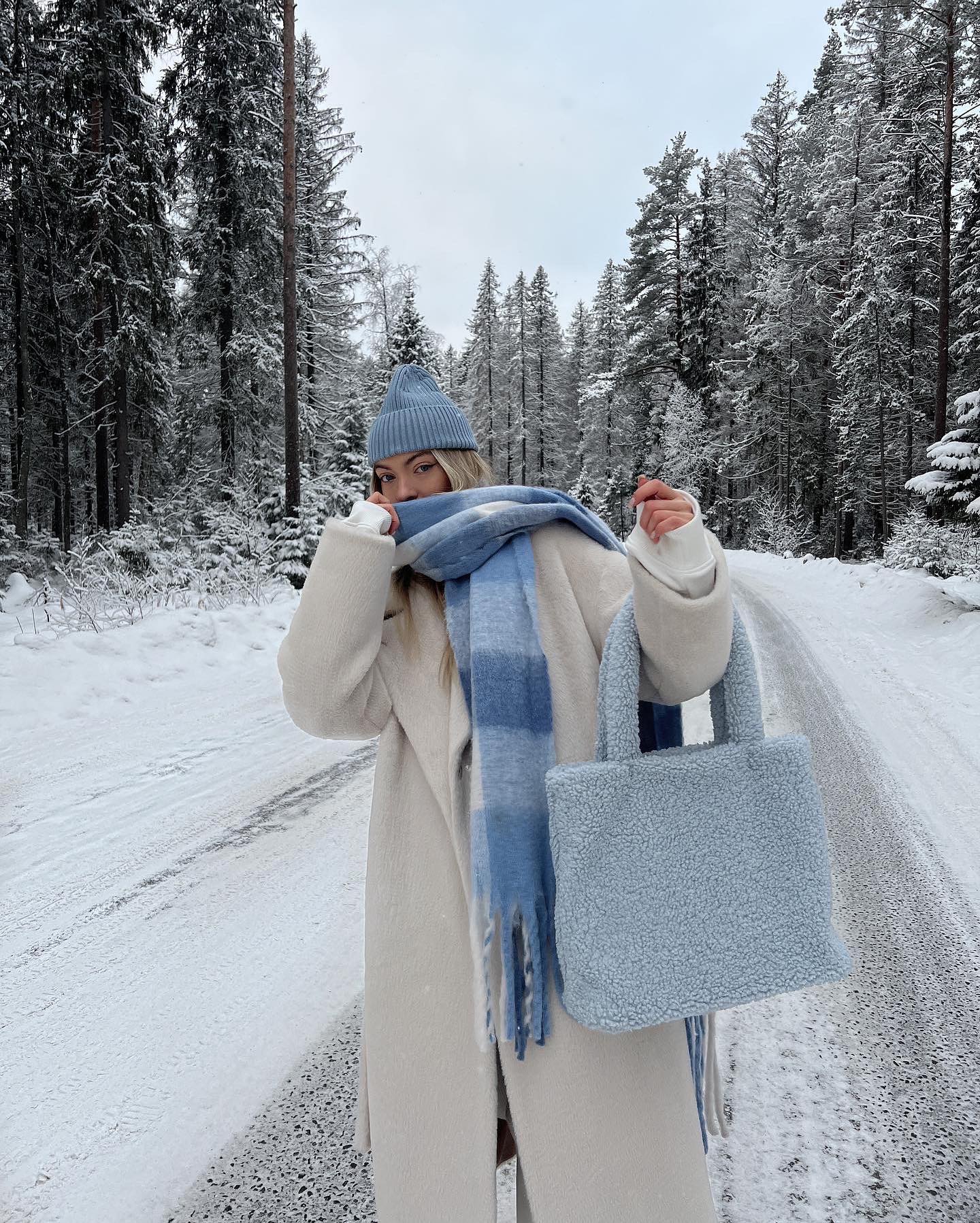 비니 + 목도리 깔 맞춤, 센스뿜뿜✨
귀여움, 센스, 보온까지🧣🤍이제 비니랑 목도리 맞춰보자 이미지7