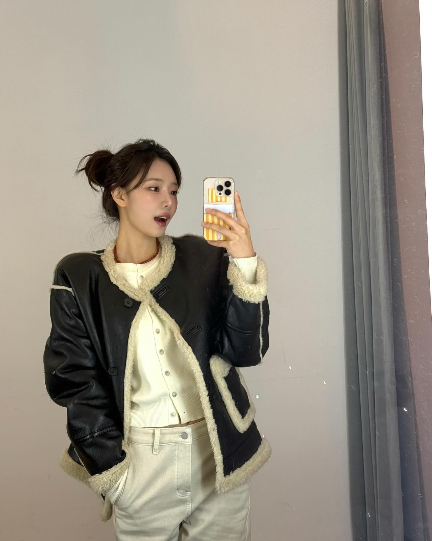 지금 날씨엔 무스탕만한 게 없죠💡
따뜻한 겨울을 보내기 위해서 무스탕은 선택 아닌 필수야🤍🤎 이미지7