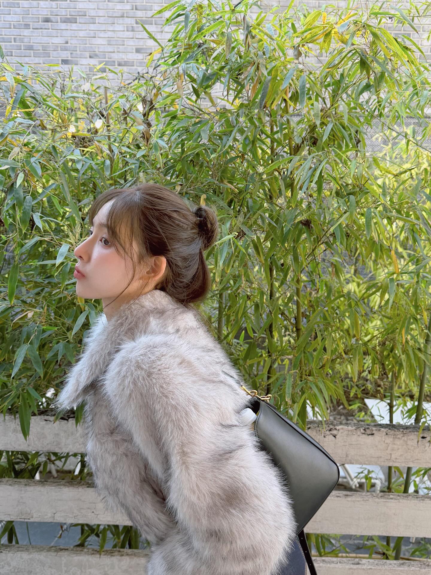 매년 꺼내 입는 퍼자켓🤍
연말룩까지 완성되는 포근한 스타일링 아이템🐻✨ 이미지5